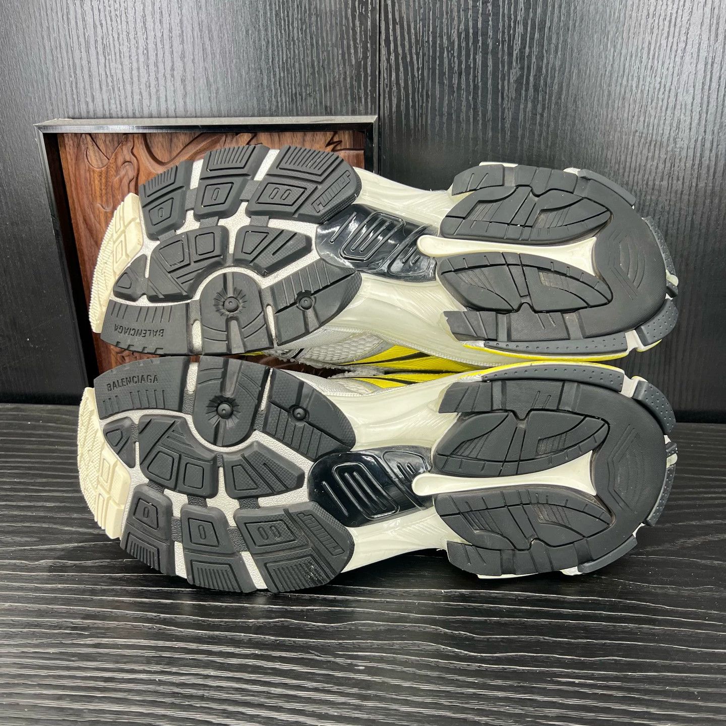 Balenciaga Balenciaga Runner Grey Yellow Distressed Sz 43 EUC Size US 10 / EU 43 - 4 Thumbnail