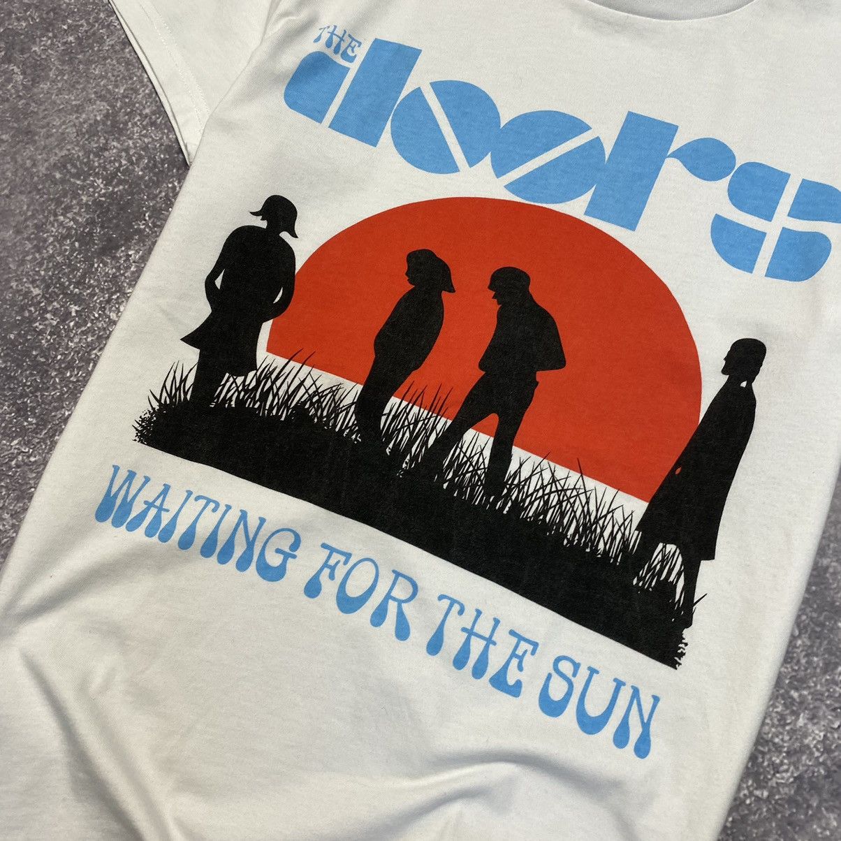 Band Tees Vintage The Doors Waiting for the sun Big Logo rock band tee Size US M / EU 48-50 / 2 - 4 Thumbnail