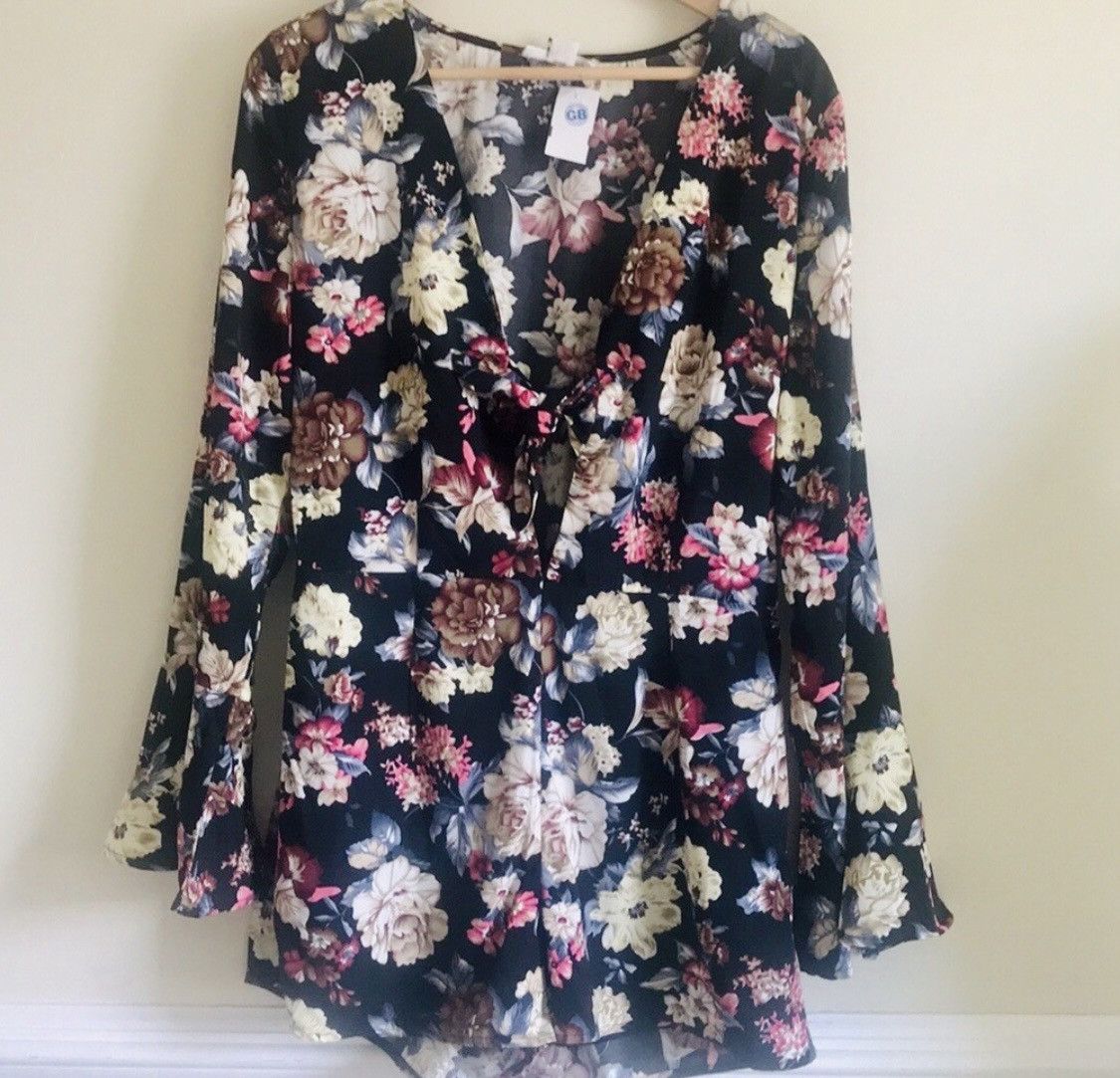 Other DEEP PLUNGE BELL SLEEVE FLORAL SHORTS ROMPER Size 32" / US 10 / IT 46 - 2 Thumbnail