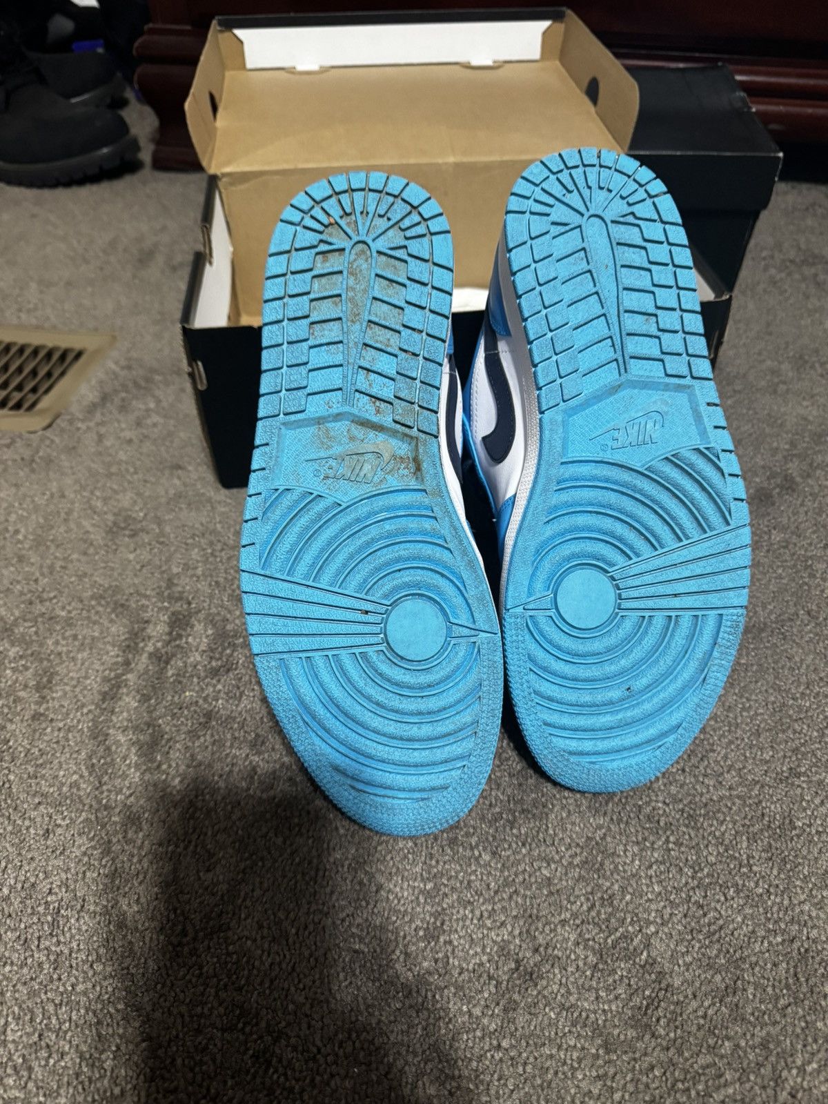 Jordan Brand Jordan 1 Low UNC Size US 9.5 / EU 42-43 - 6 Thumbnail