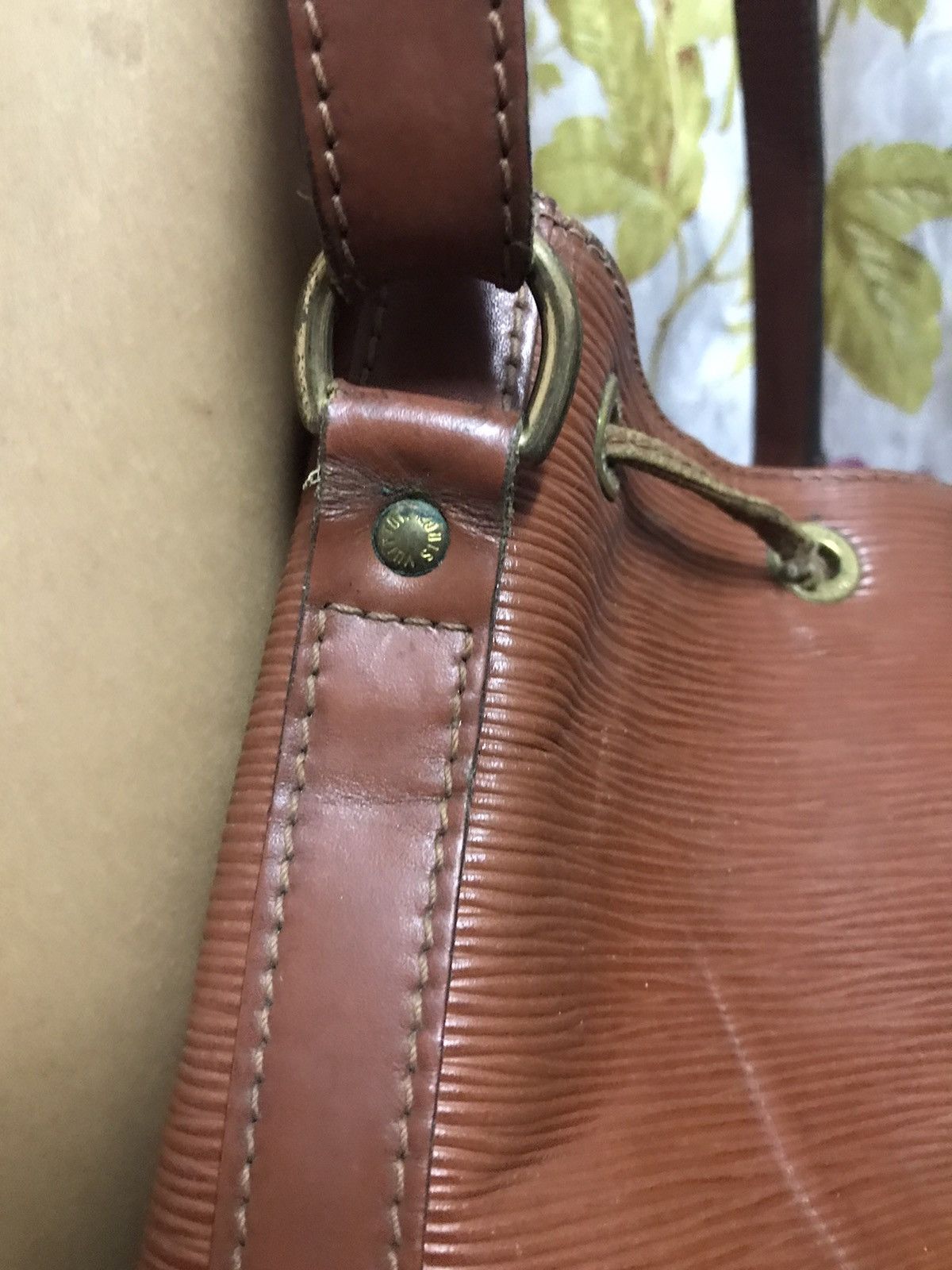 Louis Vuitton Authentic Louis Vuitton Epi Neo Size ONE SIZE - 10 Thumbnail
