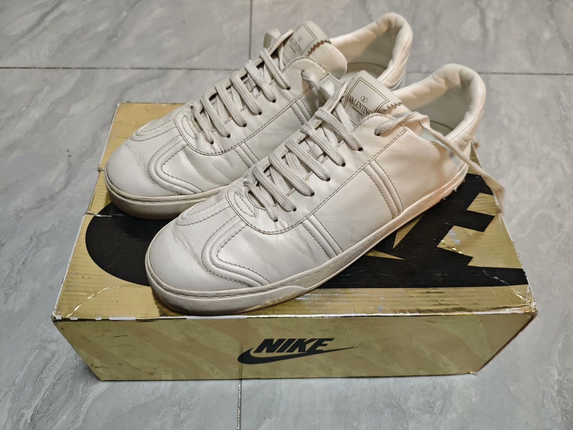 Valentino Valentino Leather White Lowtop Sneakers 10 Men Size US 10 / EU 43 - 1 Thumbnail