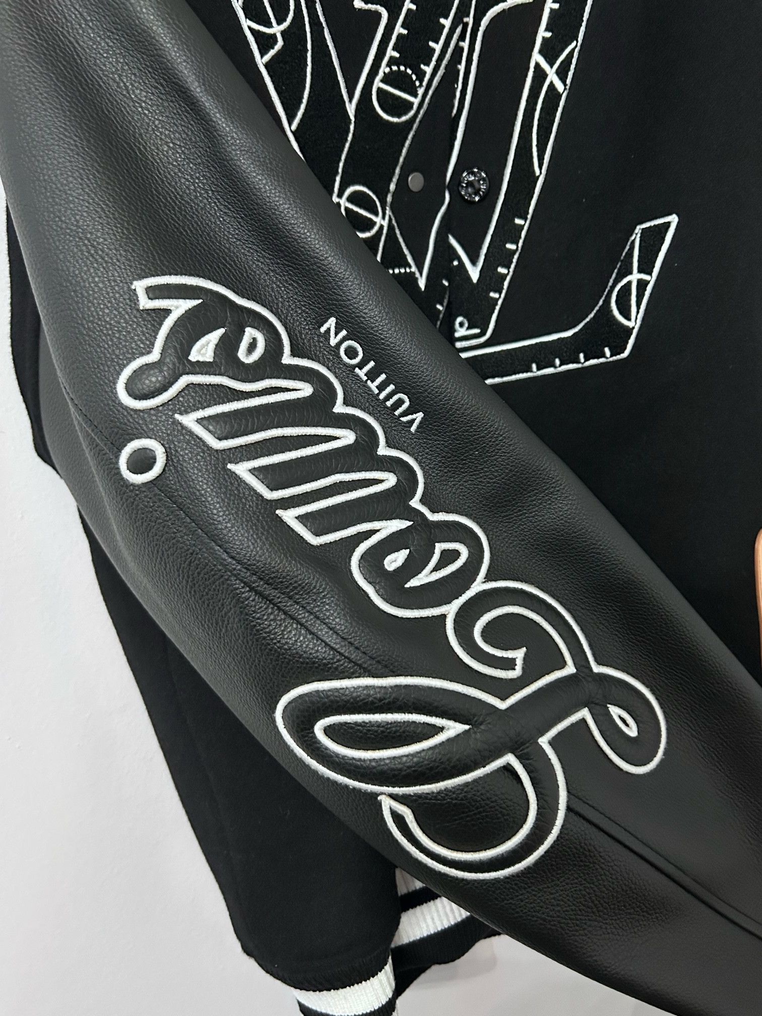Louis Vuitton × Virgil Abloh Louie Vuitton Virgil Abloh NBA jacket Size US L / EU 52-54 / 3 - 11 Thumbnail