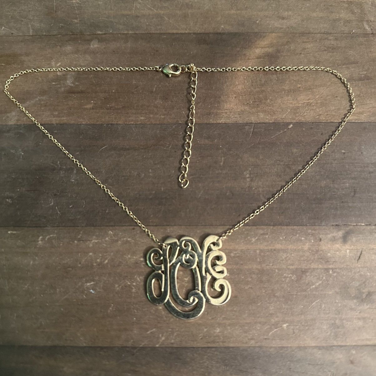 Other Gold tone monogram script Love necklace Size ONE SIZE - 2 Thumbnail