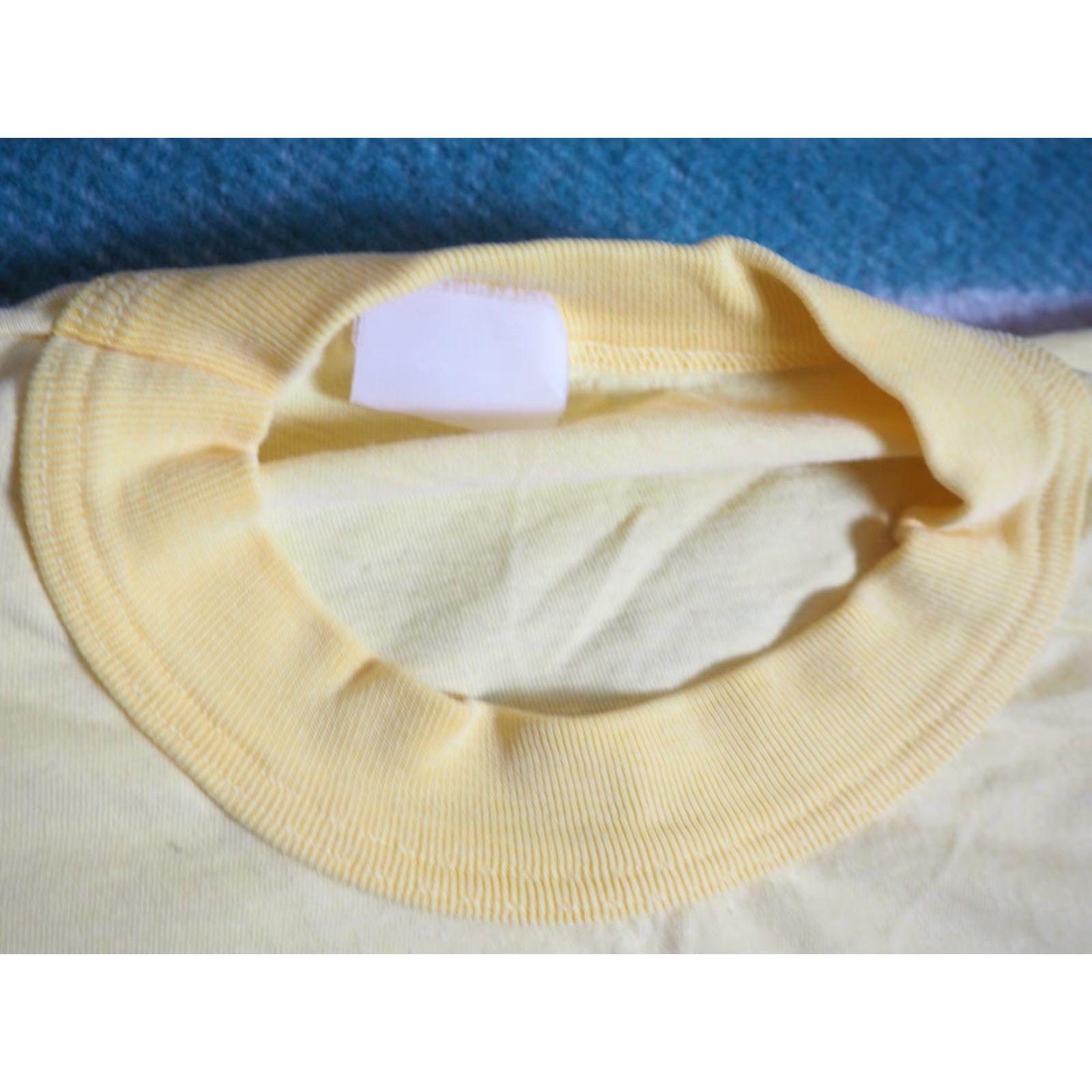 Vintage VINTAGE VTG 90s Norwegian Kolbeinshamn Village Pastel Yellow Euro Tee T-Shirt Mens M Size US M / EU 48-50 / 2 - 5 Thumbnail