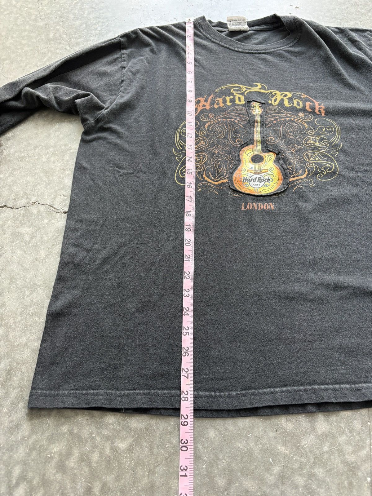 Vintage Vintage Y2K Hard Rock Cafe London Longsleeve Tee Size US L / EU 52-54 / 3 - 7 Thumbnail