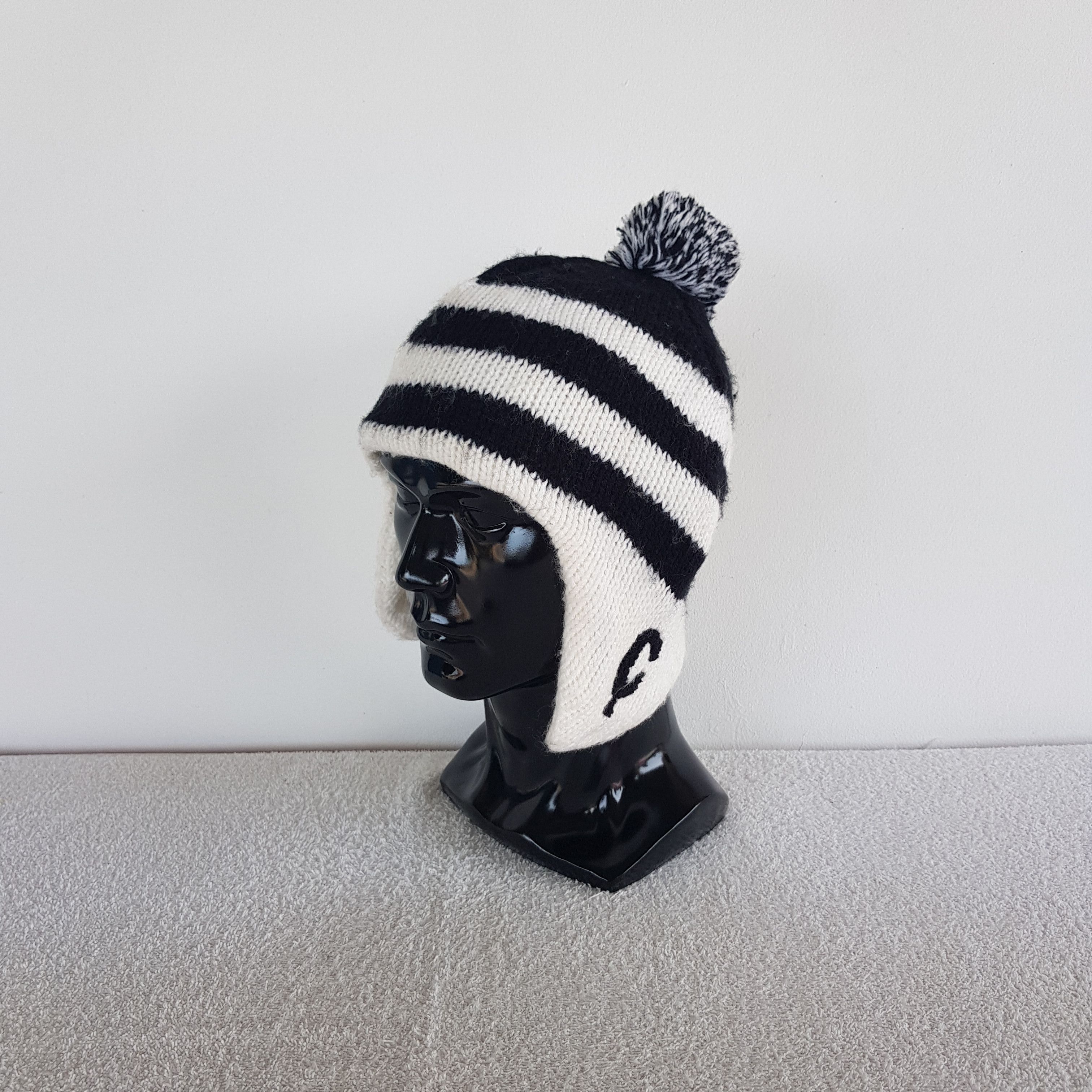 Comme Ca Ism Vintage Japanese Earflap Beanie Ribbed Pom Snow Caps Hats. Size ONE SIZE - 1 Thumbnail