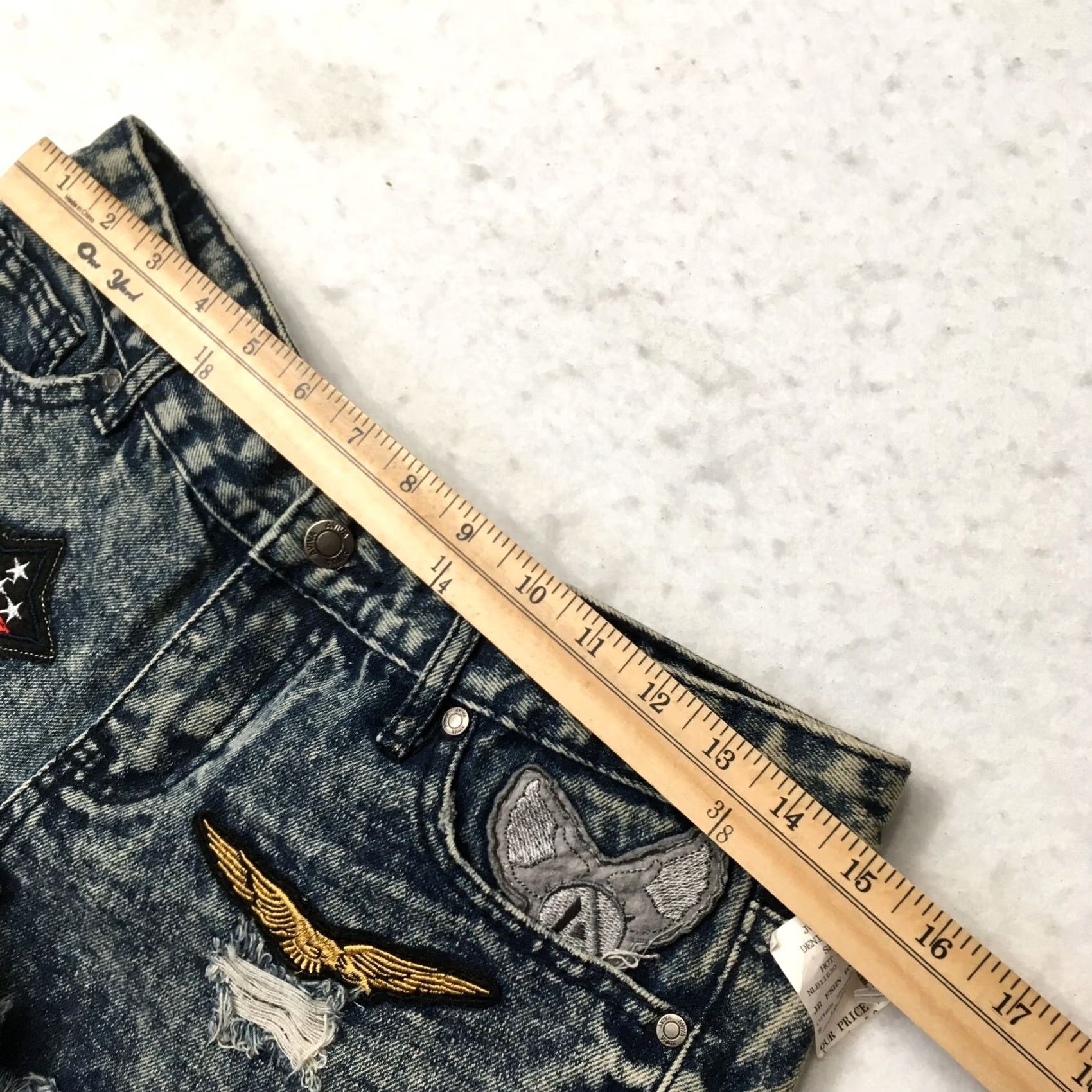 Vintage aviva j Womens Size 7 daisy dukes Shorts patches Pocket Blue Size 28" / US 6 / IT 42 - 3 Thumbnail