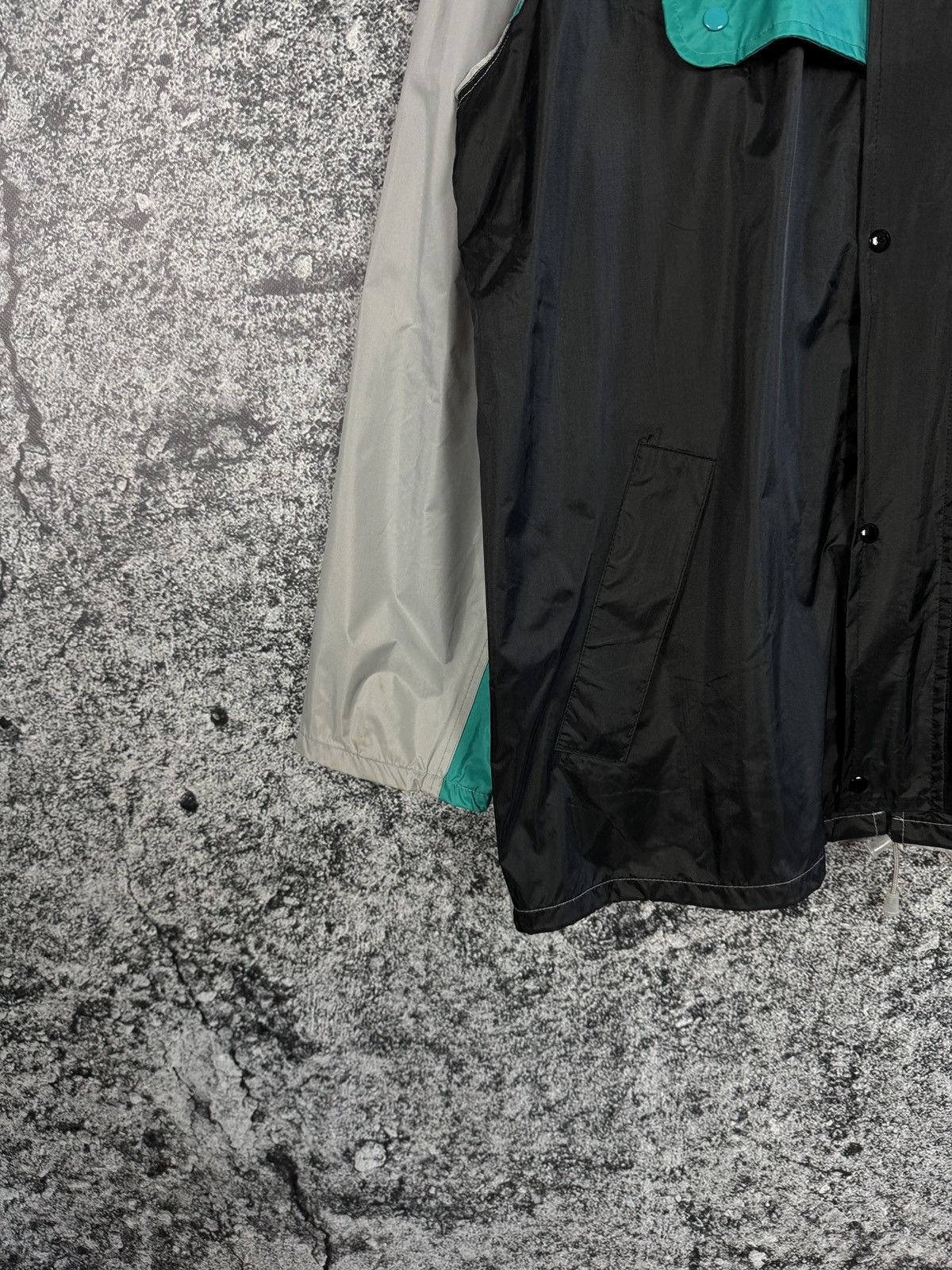 Umbro UMBRO Vintage Nylon Jacket Windbreaker Retro 90s Size L Size US L / EU 52-54 / 3 - 4 Thumbnail