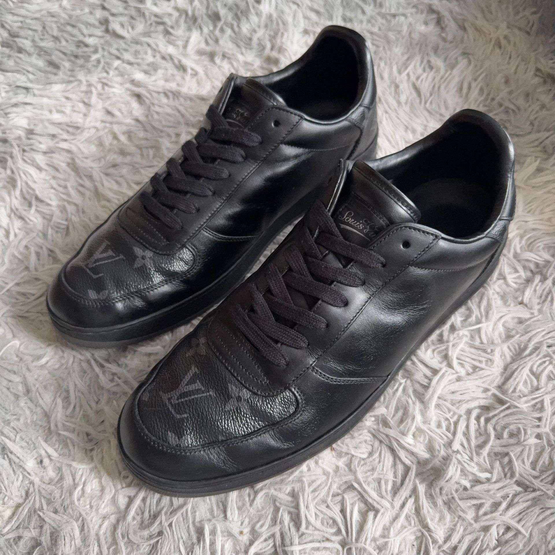 Louis Vuitton Louis Vuitton Black Lowtop Sneakers 42.5 Men Size US 9.5 / EU 42-43 - 1 Thumbnail