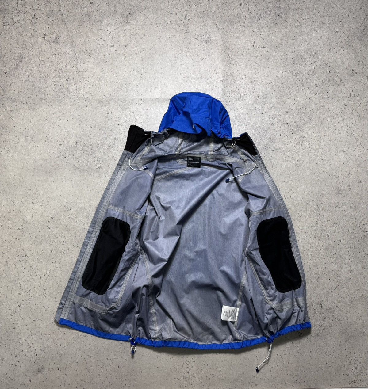 Peak Performance Peak Performance Gore-Tex Blue Membrane Light Jacket Size L Size US L / EU 52-54 / 3 - 9 Thumbnail