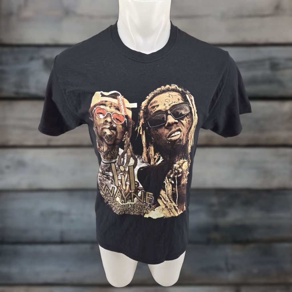 Fruit Of The Loom Lil Wayne Mens Medium Rapper 2023 Tour T-shirt Welcome To Tha Carter Tour Hip Hop Music Rap Shirt Men Black Cotton Knit Short Sleeve Round Neck Moto? Size US M / EU 48-50 / 2 - 1 Thumbnail