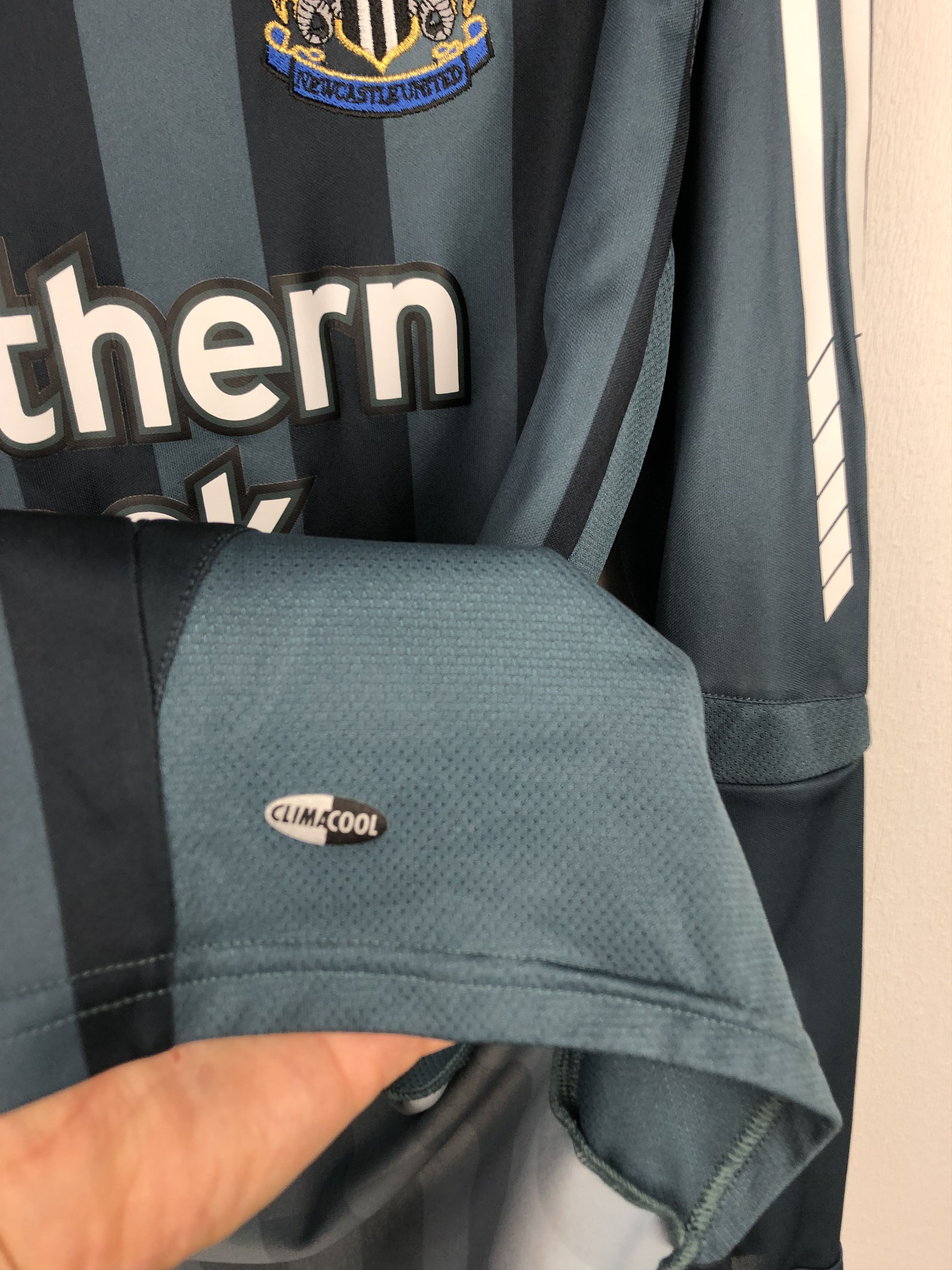 Adidas Newcastle football shirt 2005 Soccer Jersey Sleeve Adidas Size US L / EU 52-54 / 3 - 4 Thumbnail