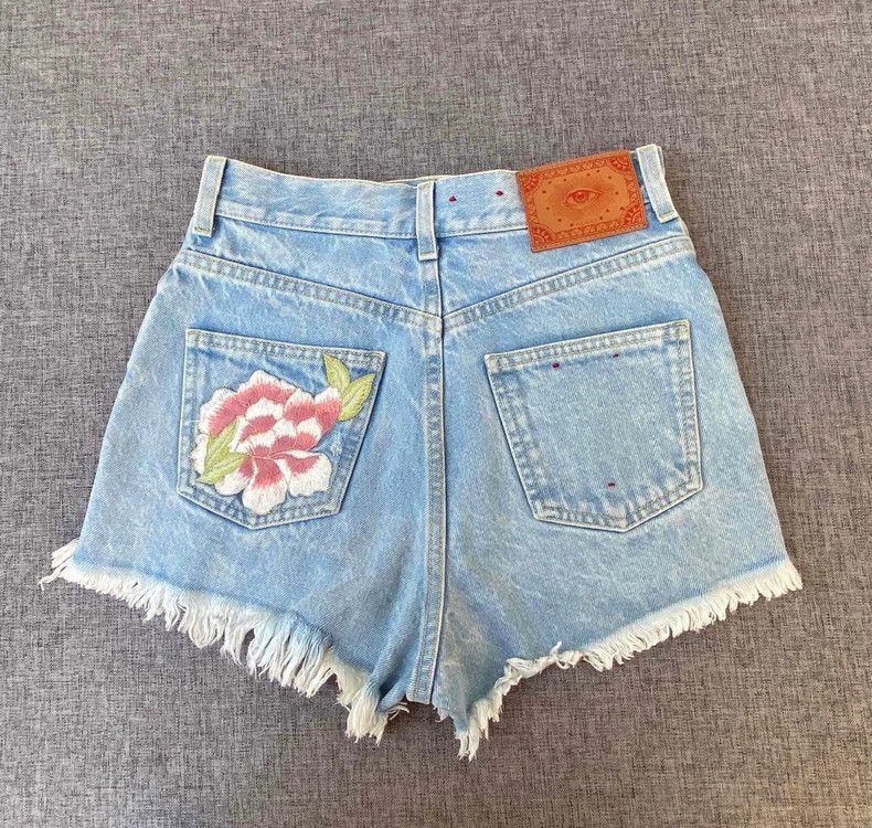 Gucci Gucci Floral Embroidered Denim Shorts Size 24-2506 Size 33" - 2 Thumbnail