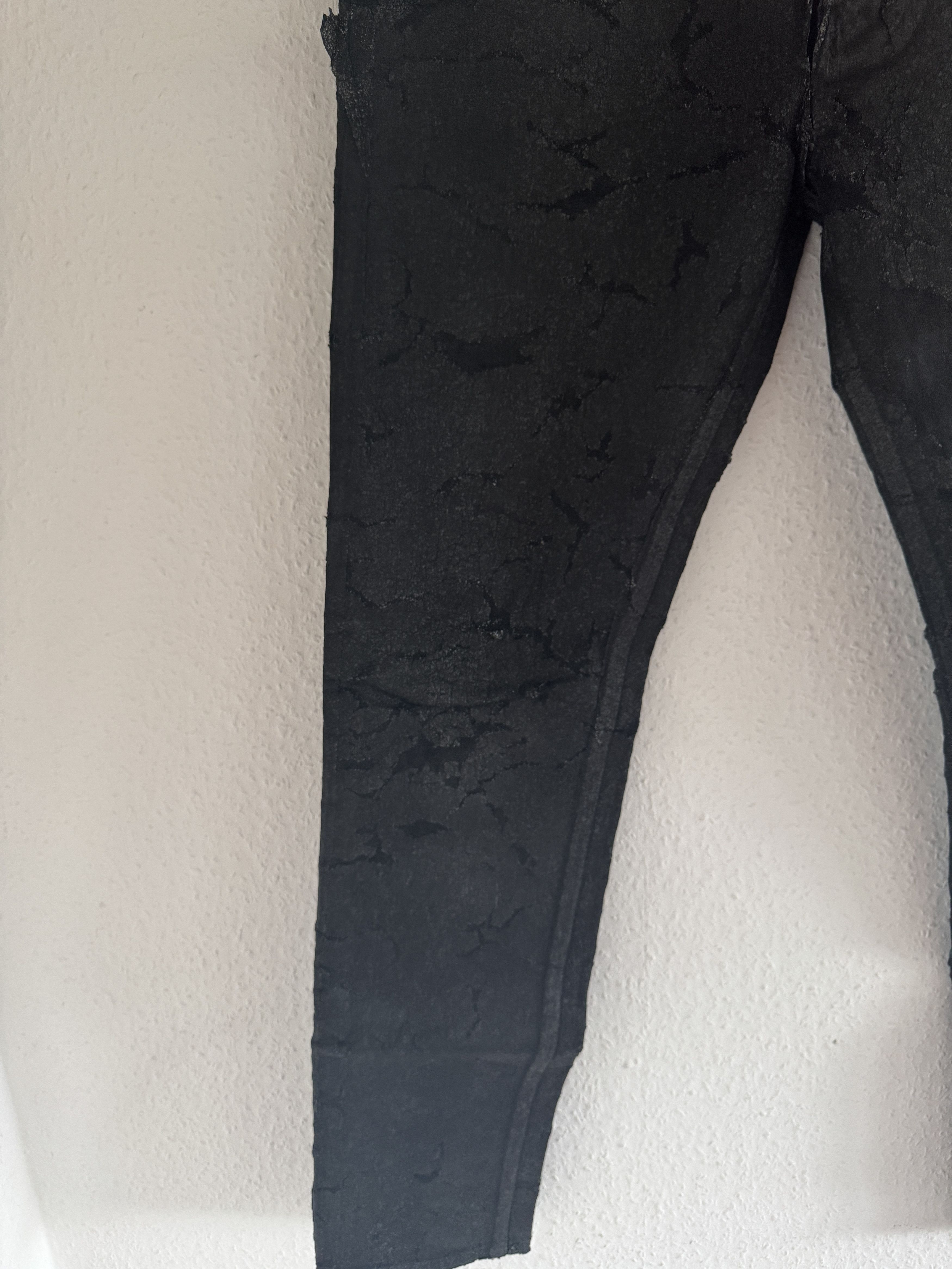Cracked Paint Slim-Fit Denim Pants – Black