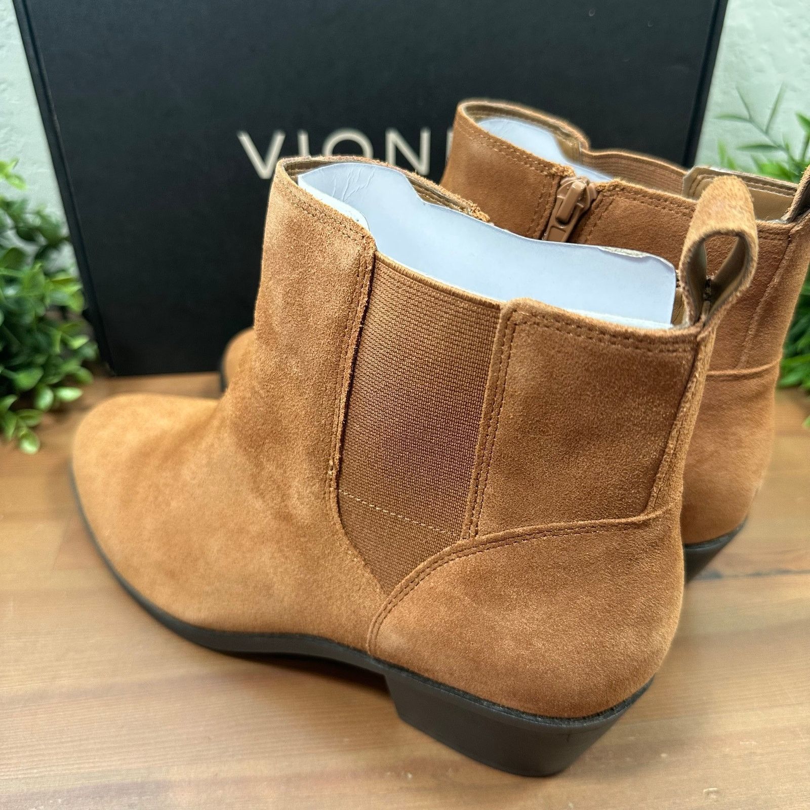 Vionic Vionic Roseland Wide Water-Repellent Suede Ankle Boots Size US 9.5 / IT 39.5 - 7 Thumbnail