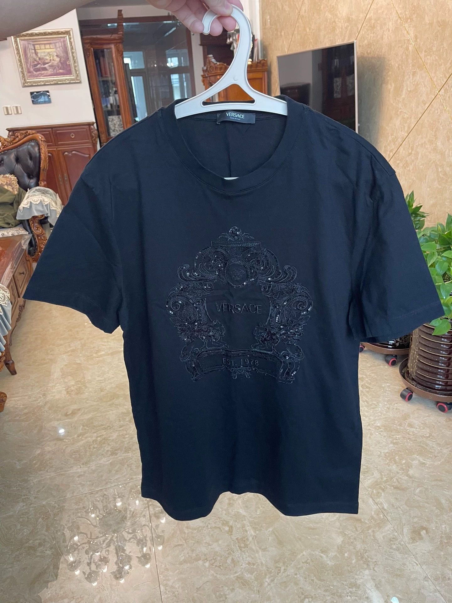 Versace Versace Black Lion Embroidered Sequined Logo XL Tee Size US XL / EU 56 / 4 - 1 Thumbnail