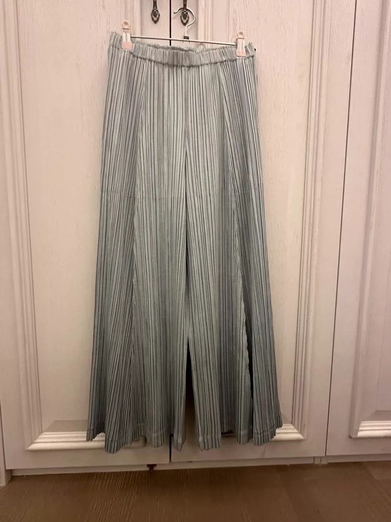 Issey Miyake Issey Miyake size:3 Mint green pleated trousers Size 31" - 2 Thumbnail