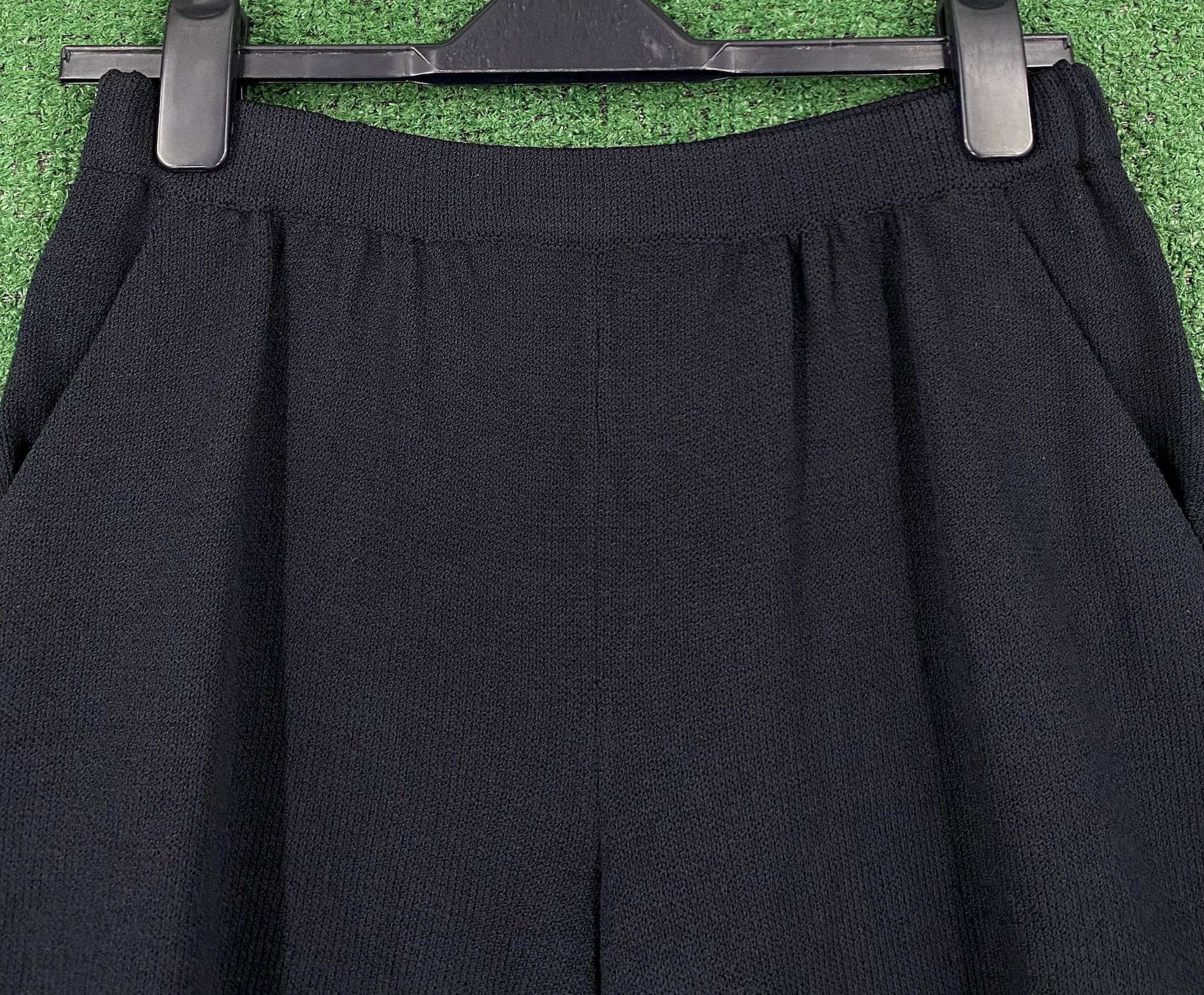 St. John St John Collection Black Knit Shorts Womens Size 4 USA Made Size 27" / US 4 / IT 40 - 2 Thumbnail