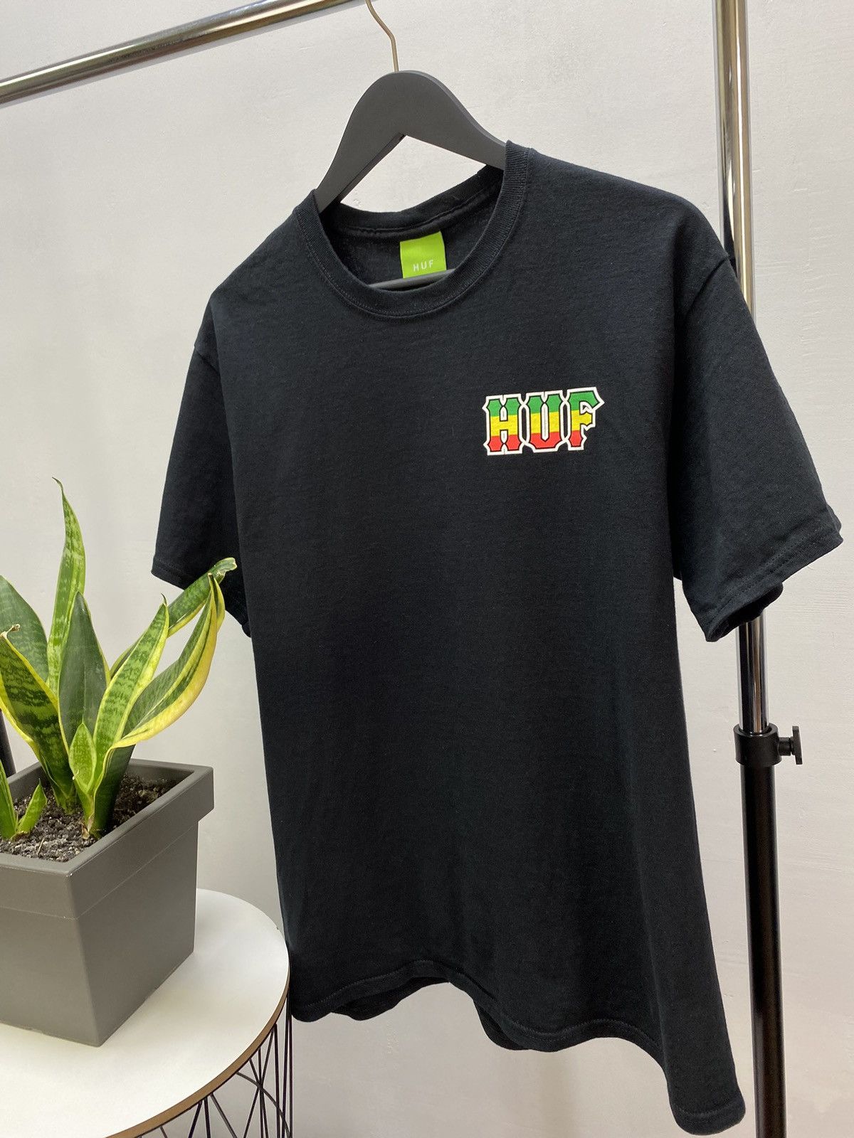 Huf Huf 20 Years Worldwide Streetwear Big Logo T shirt Size US L / EU 52-54 / 3 - 3 Thumbnail
