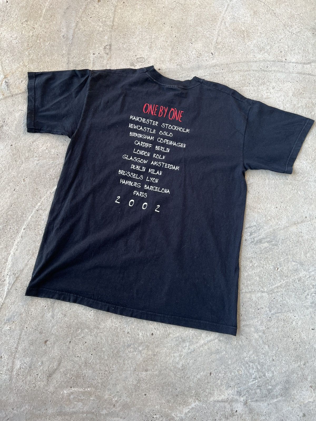 Band Tees 2002 Foo Fighters One By One Tee Size US L / EU 52-54 / 3 - 5 Thumbnail