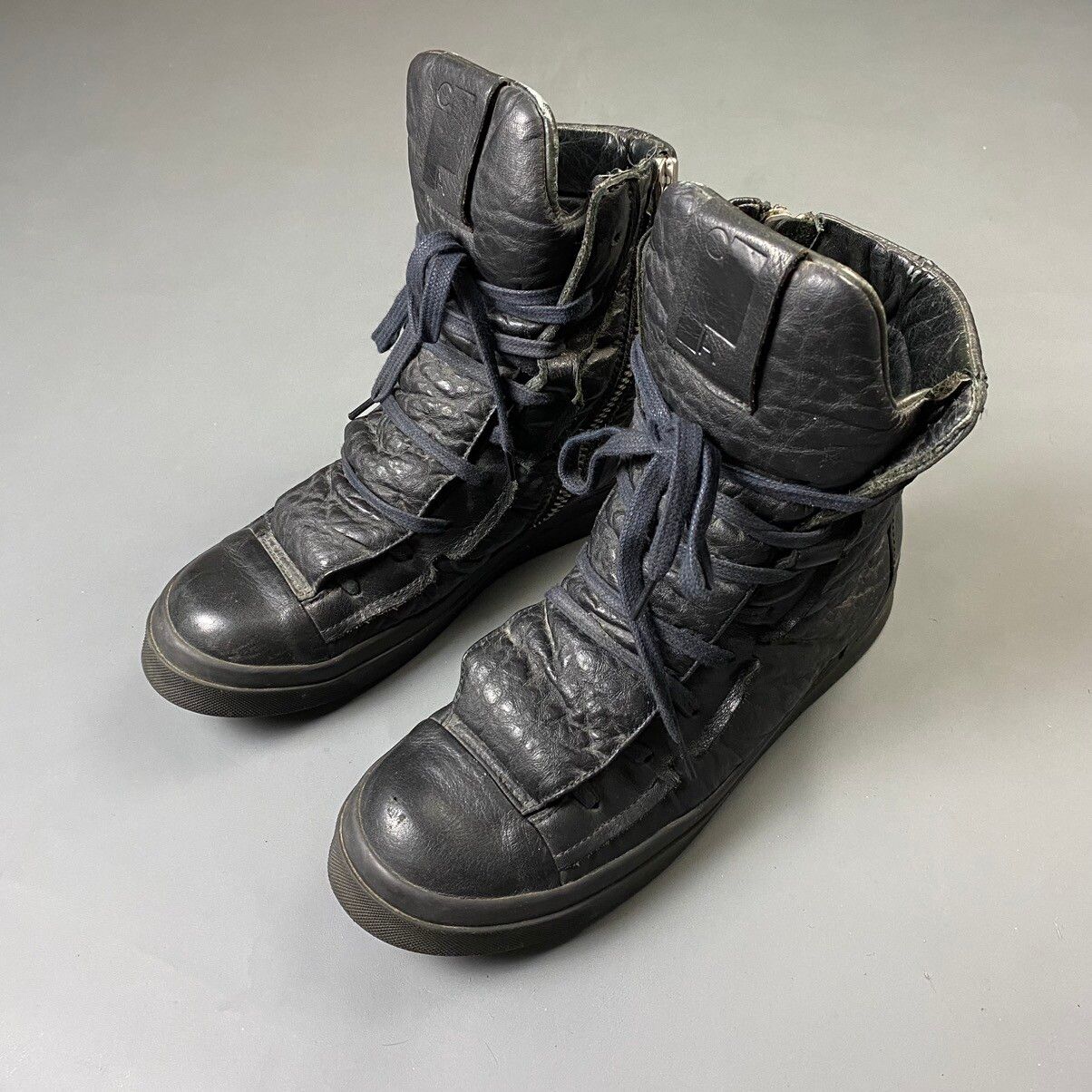 Pre-owned Cinzia Araia - High-top Leather Sneakers In Black
