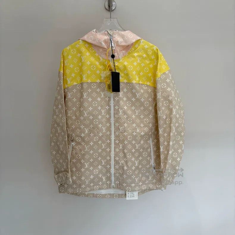 Louis Vuitton Louis Vuitton 22 logo full-print color-block hooded zipper Size XS / US 0-2 / IT 36-38 - 1 Thumbnail