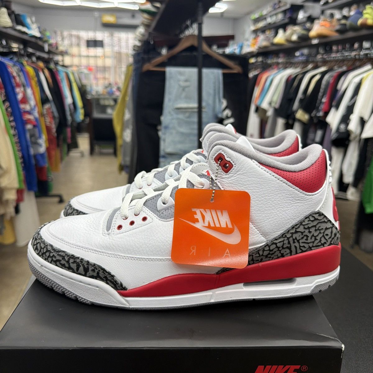 Jordan Brand Jordan Air Jordan 3 Retro White Fire Red-Black Men's Size 13 Size US 13 / EU 46 - 7 Thumbnail