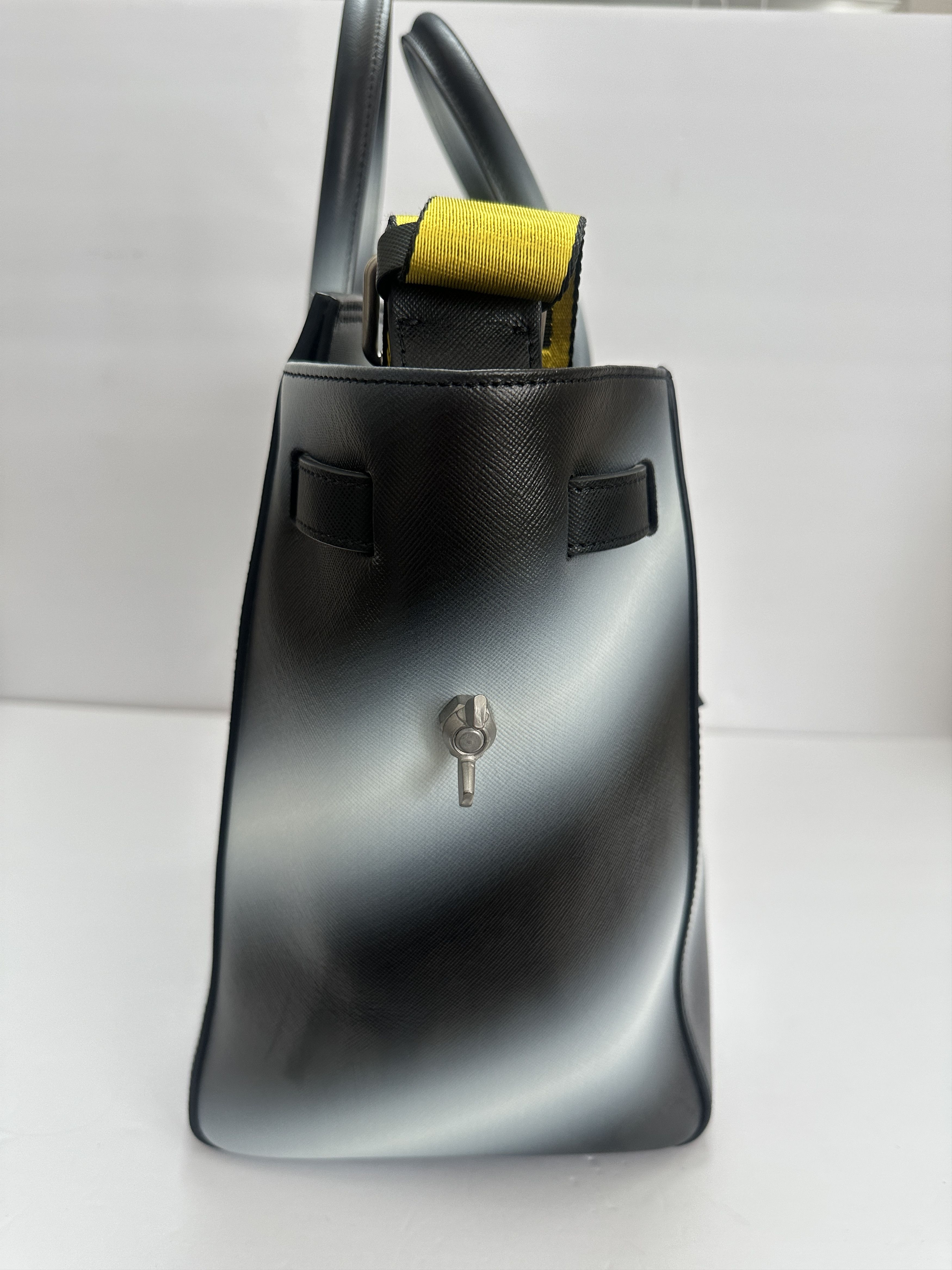 Off-White OFF-WHITE & Virgil Abloh Hand Held XL Tote Bag Size ONE SIZE - 2 Thumbnail