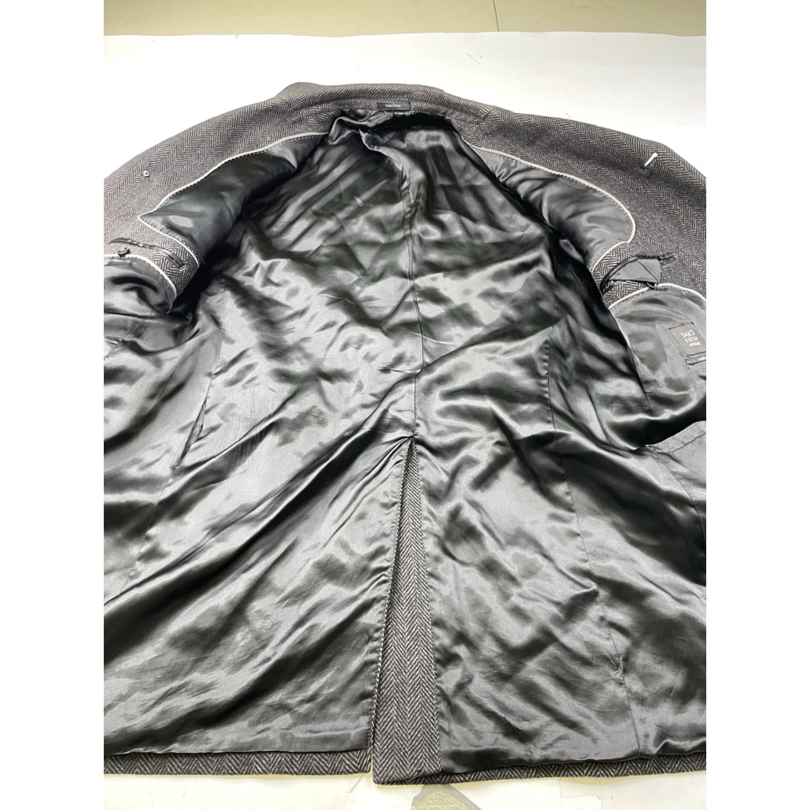 Saks Fifth Avenue VINTAGE Saks Fifth Avenue 100% Cashmere Mens 40R Long Herringbone Overcoat Gray Jacket Size US XXS / EU 40 - 3 Thumbnail