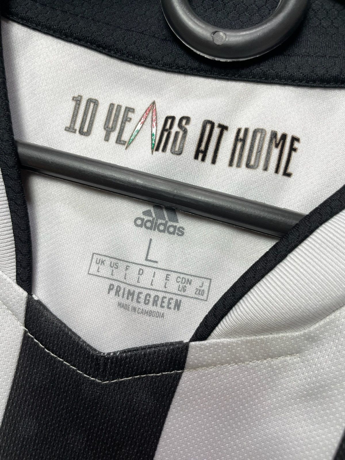 Adidas × Vintage Vintage adidas Juventus soccer jersey size L logo Size US L / EU 52-54 / 3 - 3 Thumbnail