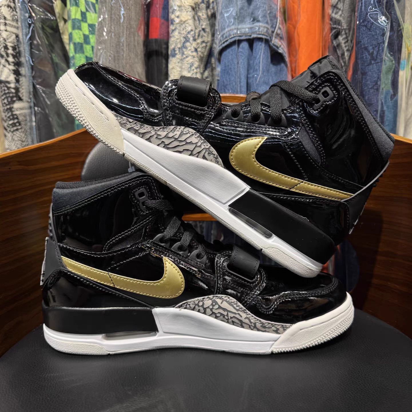 Jordan Brand Air Jordan 1 Legacy 312 Basketball Shoes K15 Size US 9.5 / EU 42-43 - 7 Thumbnail
