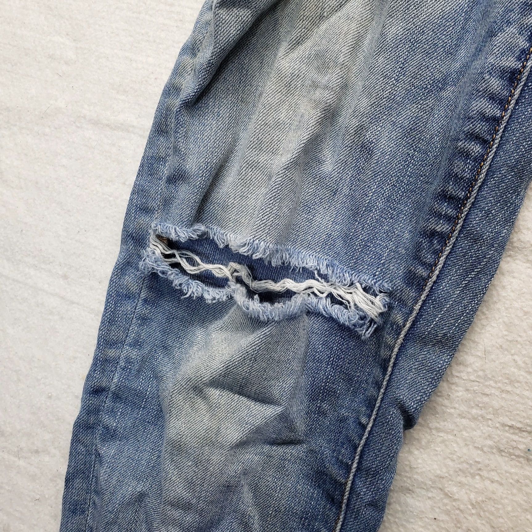 American Eagle Outfitters American Eagle Outfitters Jeans Jegging 5-Pocket Distressed Frayed Blue Size 4 Women Size 27" / US 4 / IT 40 - 5 Thumbnail