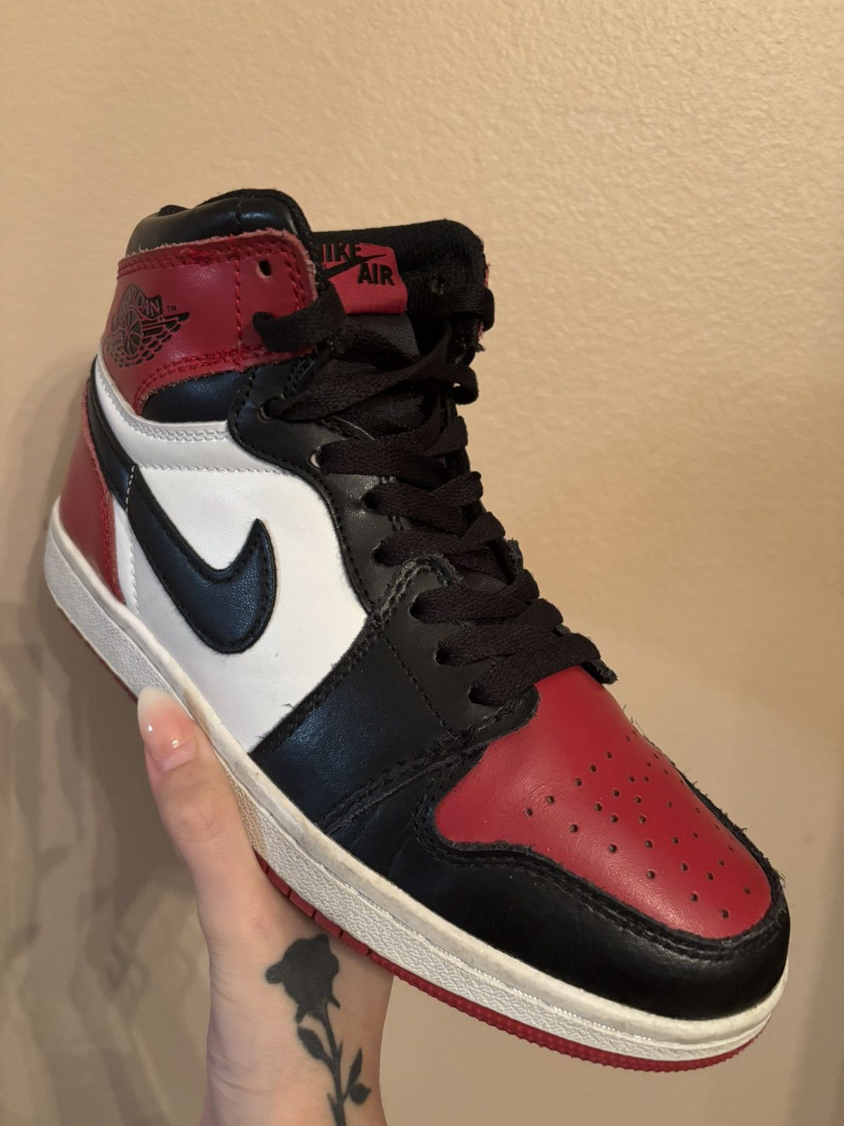 Jordan Brand Air Jordan 1 Retro High OG 'Bred Toe' Size US 6.5 / EU 39-40 - 2 Thumbnail