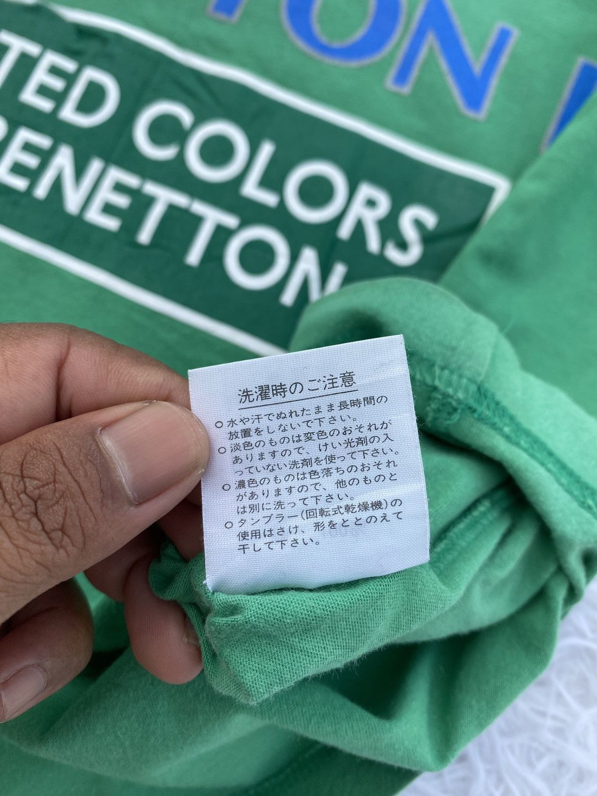 United Colors Of Benetton Rare United Colors of Benetton Spellout Big Logo Tshirt Size US L / EU 52-54 / 3 - 12 Thumbnail