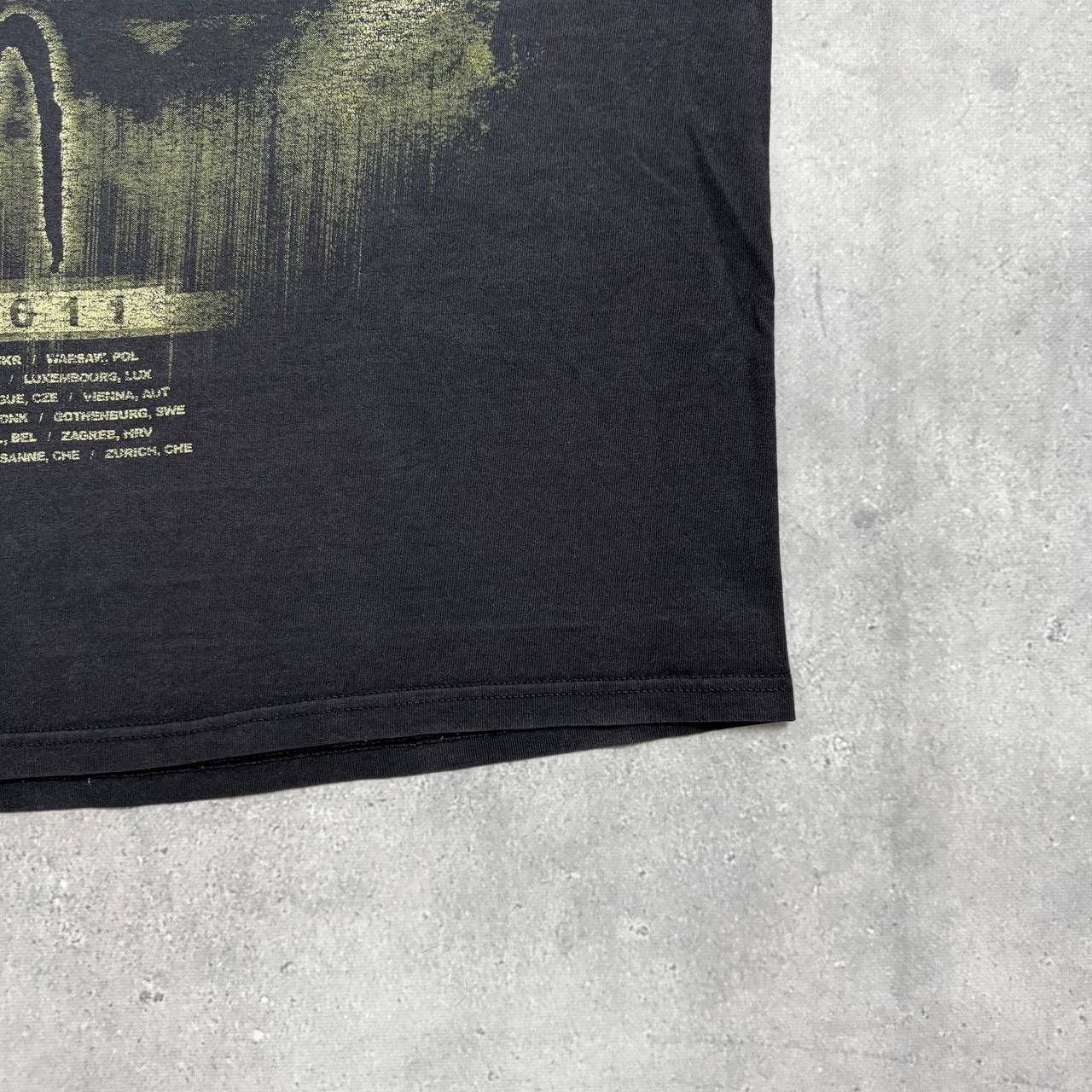 Band Tees Korn Remember Who Are You 2011 Tour Band T Shirt Faded Black Size US L / EU 52-54 / 3 - 16 Thumbnail