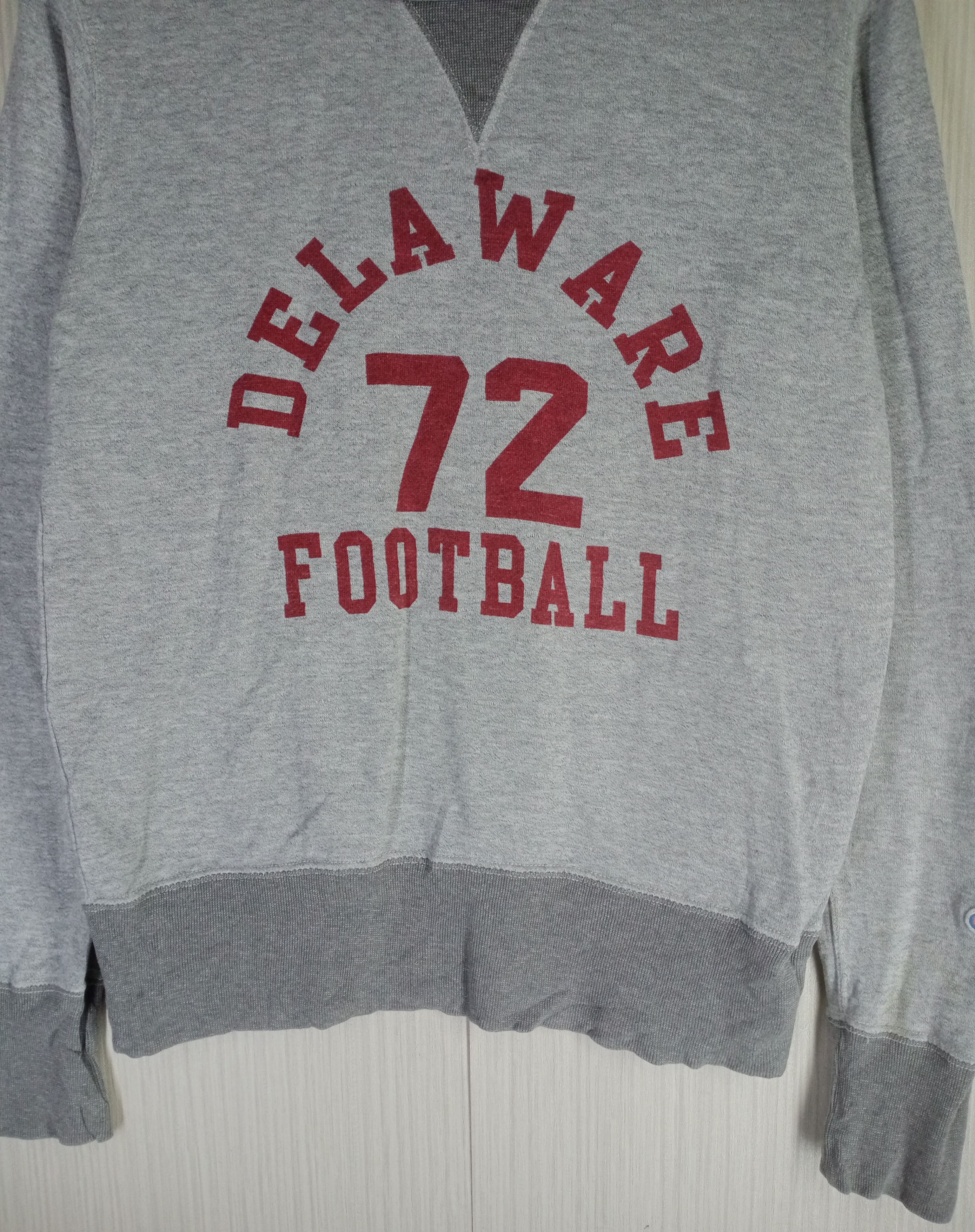 Champion Rare Vintage 80s Champion Delaware Football 72 Sweatshirt Size US M / EU 48-50 / 2 - 2 Thumbnail