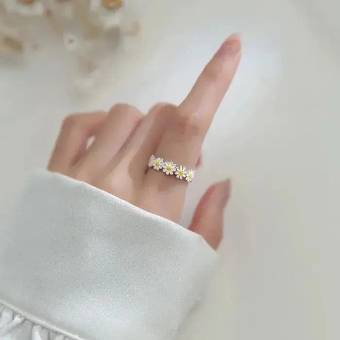 Jewelry Elegant Daisy Flowers Ring Size ONE SIZE - 3 Thumbnail