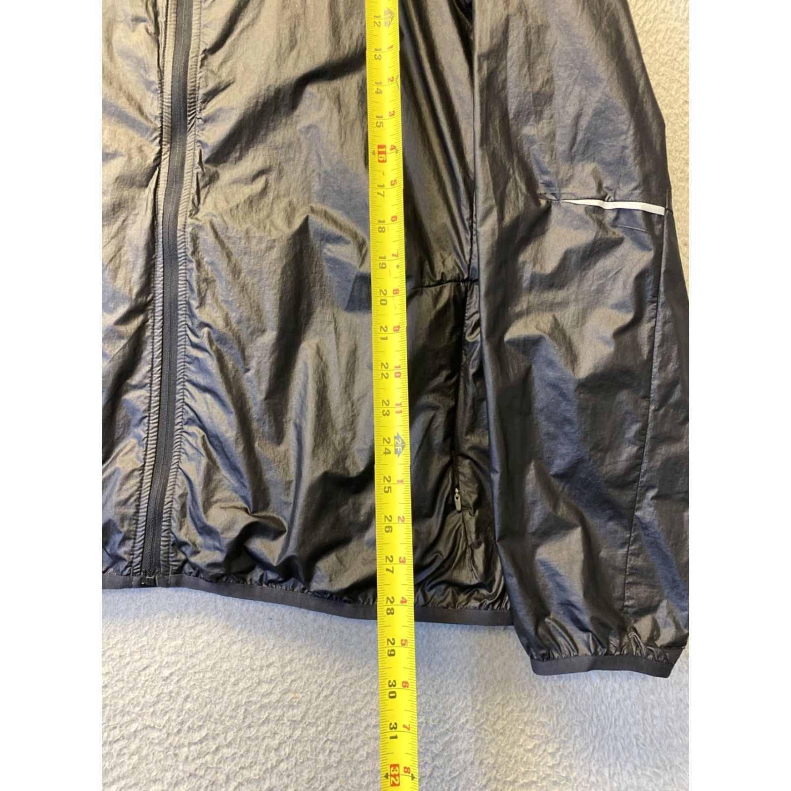 Under Armour VINTAGE? No. Under Armour Run Impasse Reflect Men’s L Waterproof Jacket Run Black Size US L / EU 52-54 / 3 - 6 Thumbnail