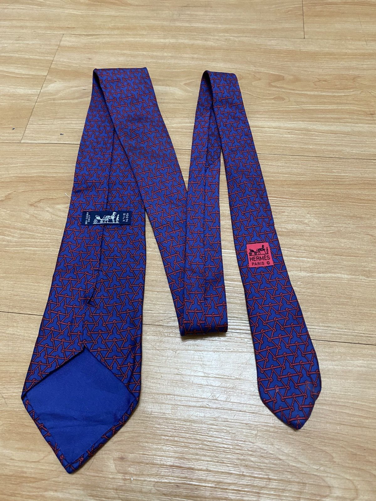 Hermes 🔥Stunning🔥 vintage hermes tie 100% silk nice design Size ONE SIZE - 4 Thumbnail