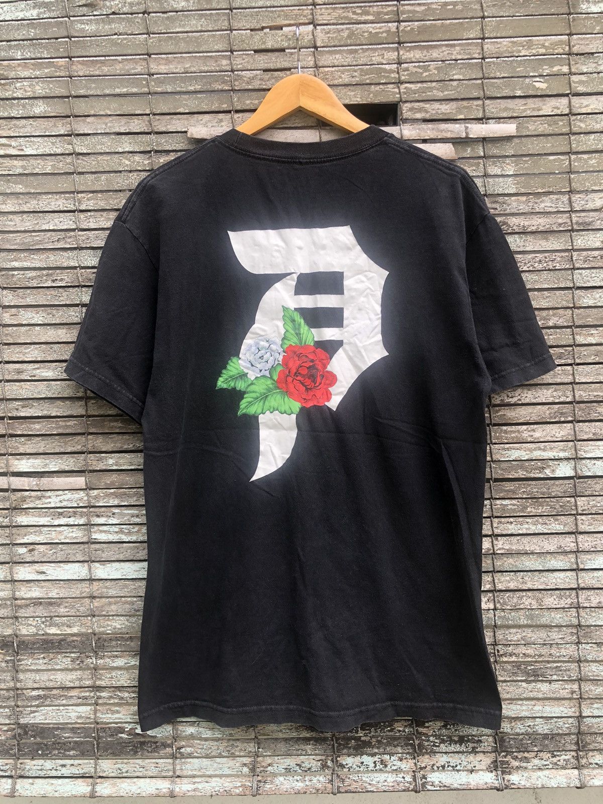 Japanese Brand Japanese Brand Primitive Skateboarding Dirty P Roses Tee Size US L / EU 52-54 / 3 - 1 Thumbnail
