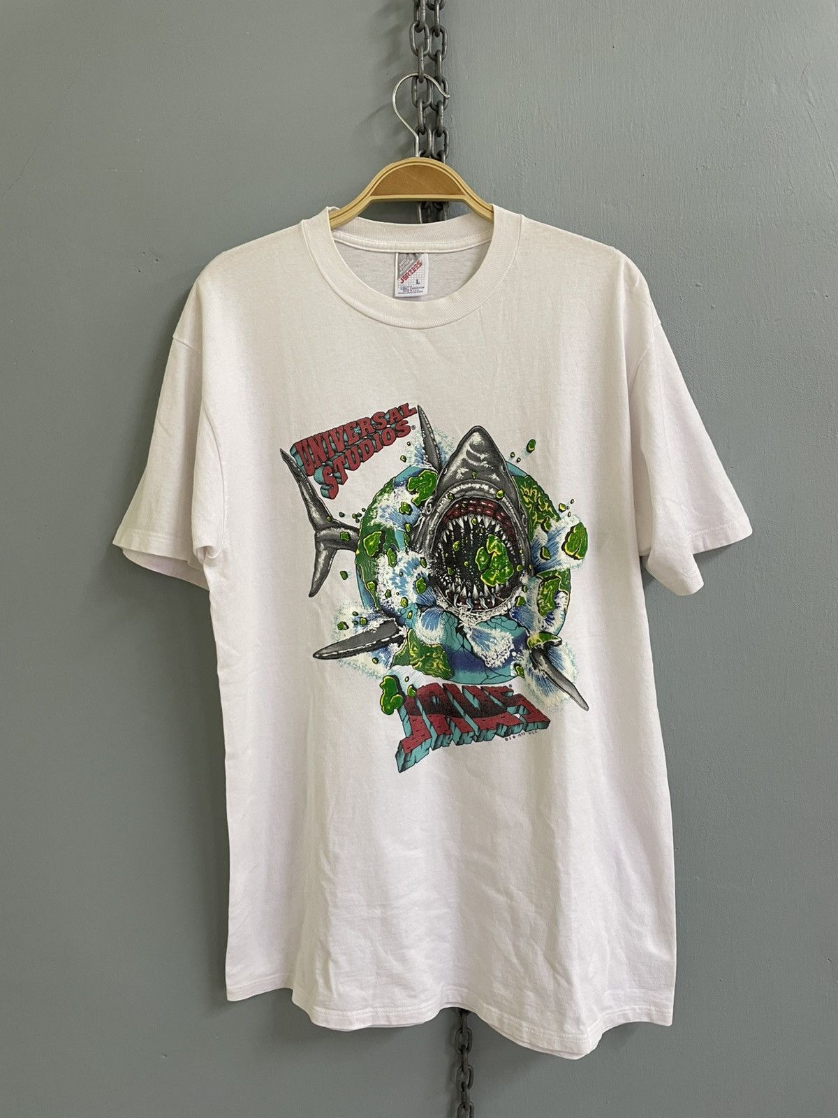Universal Studios Vintage 90s Jaws Universal Studios movie t shirt Size US L / EU 52-54 / 3 - 1 Thumbnail