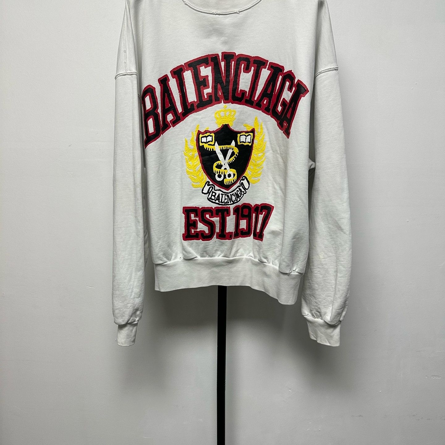 Balenciaga Balenciaga Logo Crest Sweatshirt Size S Size S / US 4 / IT 40 - 1 Thumbnail