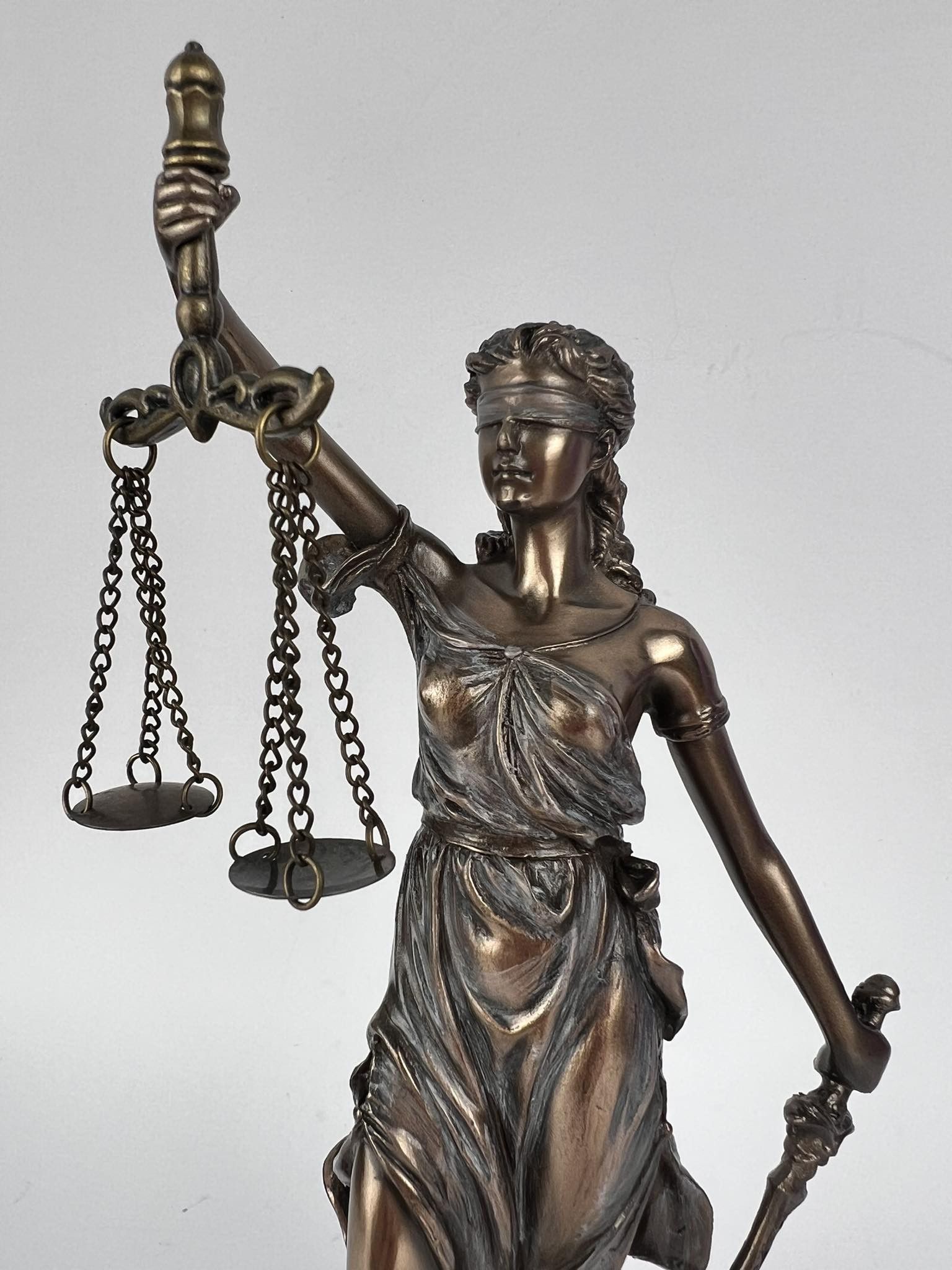 Vintage Themis Goddess of Law Statue Decor Italy 21 cm Size ONE SIZE - 1 Thumbnail
