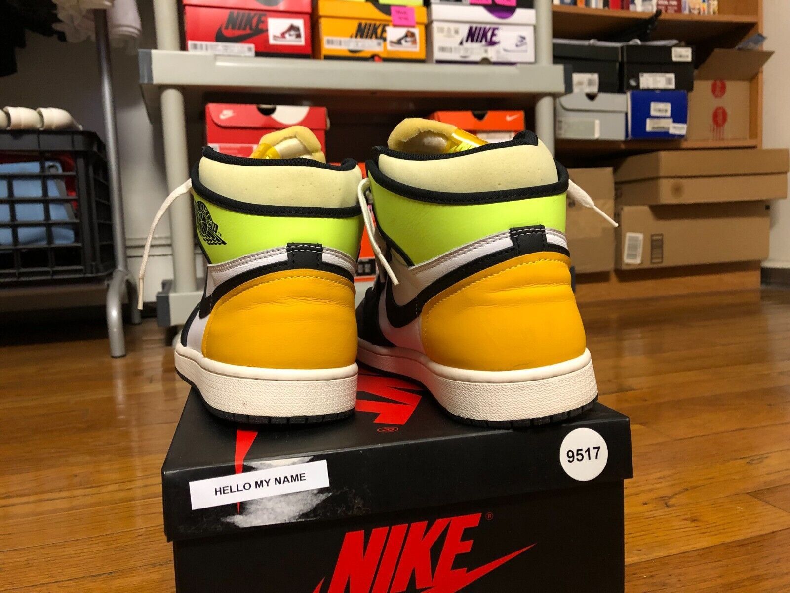 Nike *USED* Nike Air Jordan 1 Retro High OG Volt Gold size 9 Size US 9 / EU 42 - 5 Thumbnail