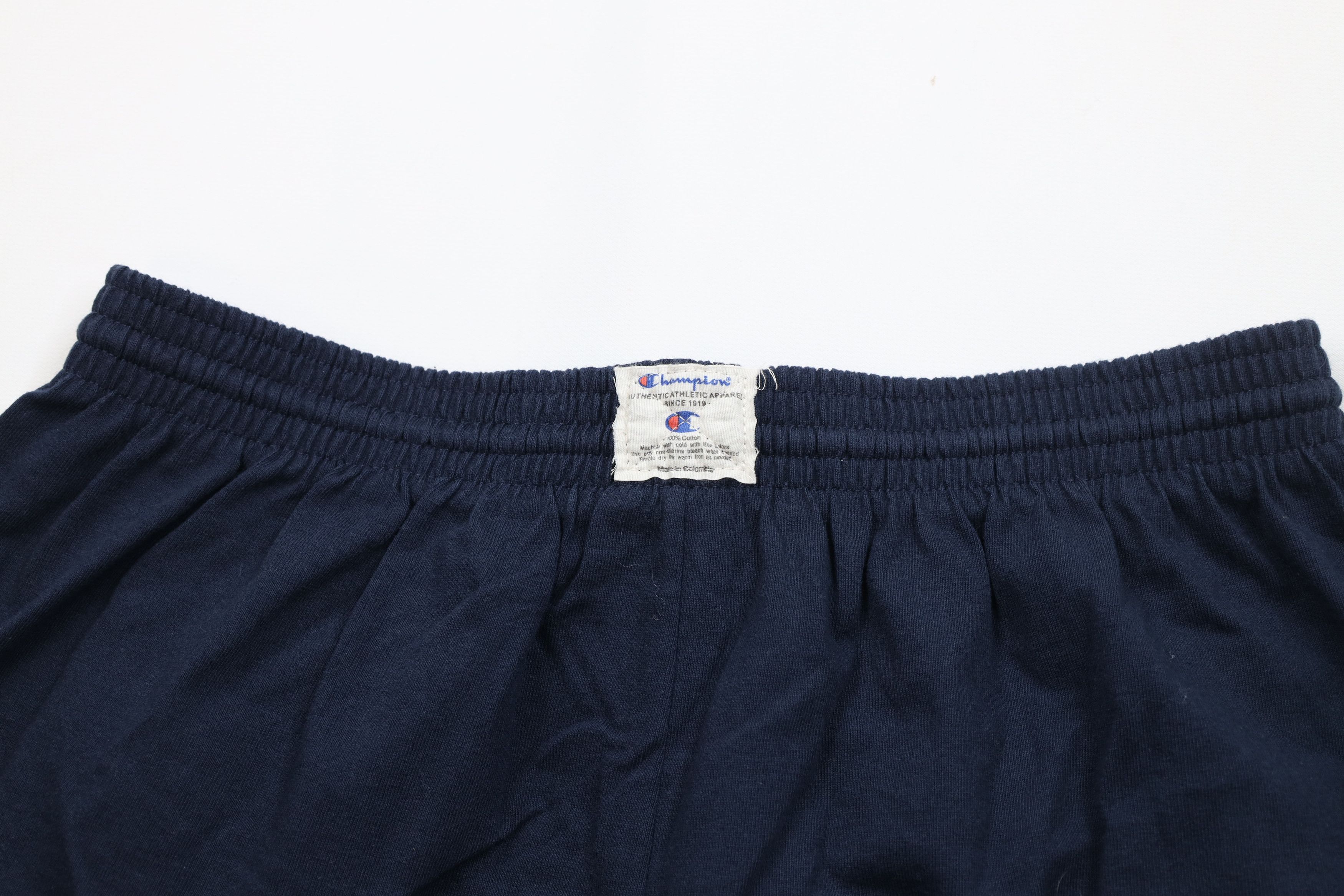 Champion Vintage 90s Y2K Champion of New Hampshire Shorts UNH Blue Size US 32 / EU 48 - 10 Thumbnail