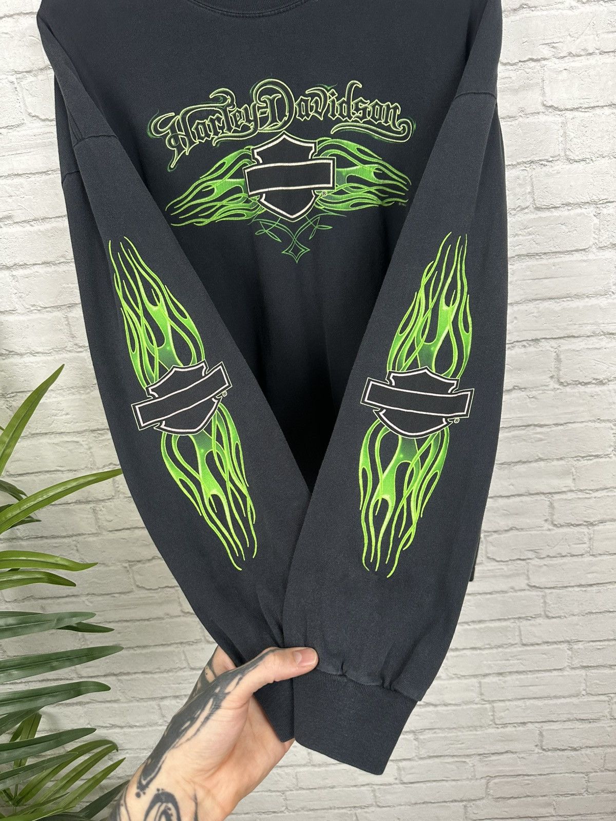 Harley Davidson (2XL) CRAZY BOXY GREEN FLAMES Harley Davidson Longsleeve Tee Size US XXL / EU 58 / 5 - 6 Thumbnail