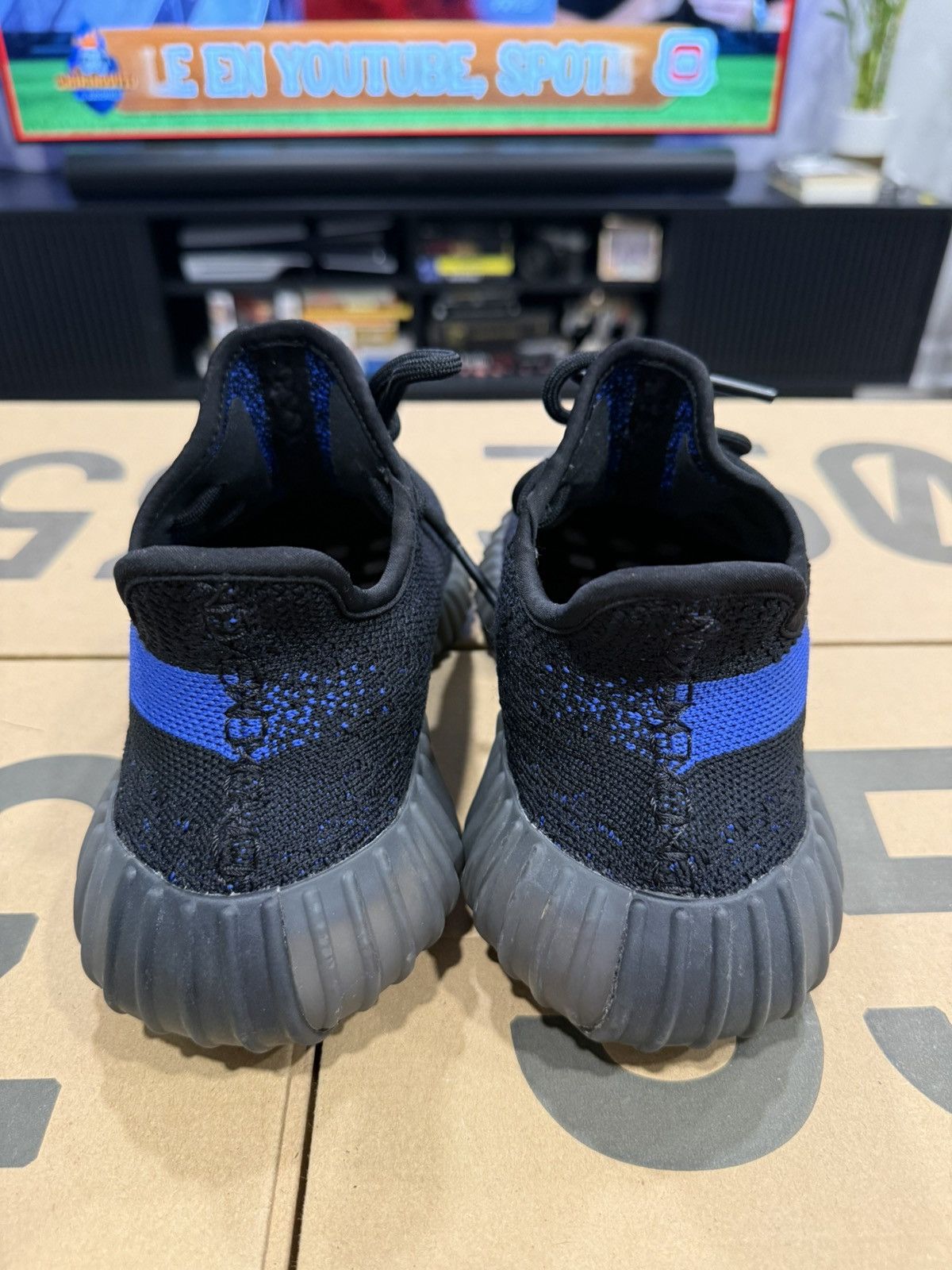 Yeezy Adidas Yeezy 350 Dazzling Blue M 6 W 7.5 Size US 7.5 / IT 37.5 - 3 Thumbnail