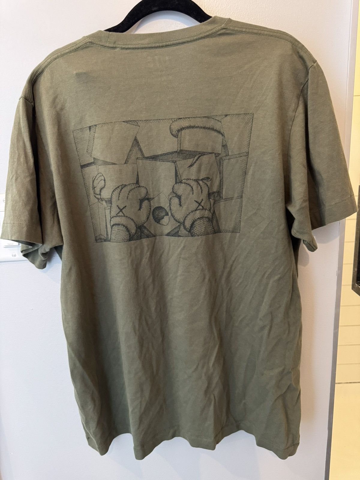 Kaws × Uniqlo Uniqlo Kaws Shirt Size US L / EU 52-54 / 3 - 2 Thumbnail