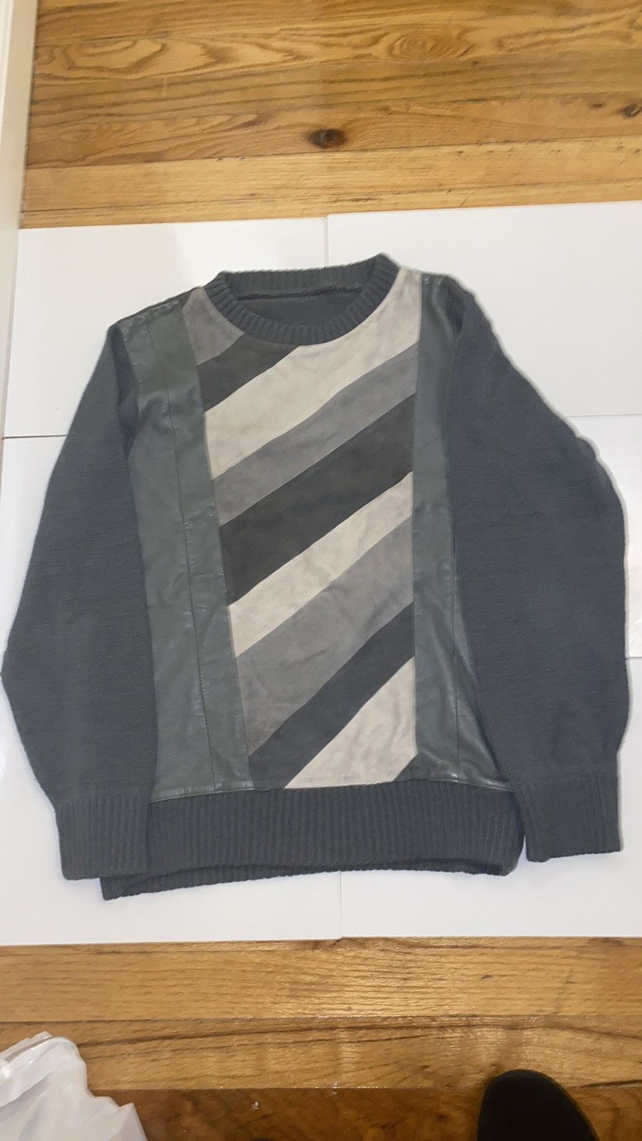 Vintage Vintage Wool and suede/leather Italian sweater. Size Large. Size US L / EU 52-54 / 3 - 1 Thumbnail
